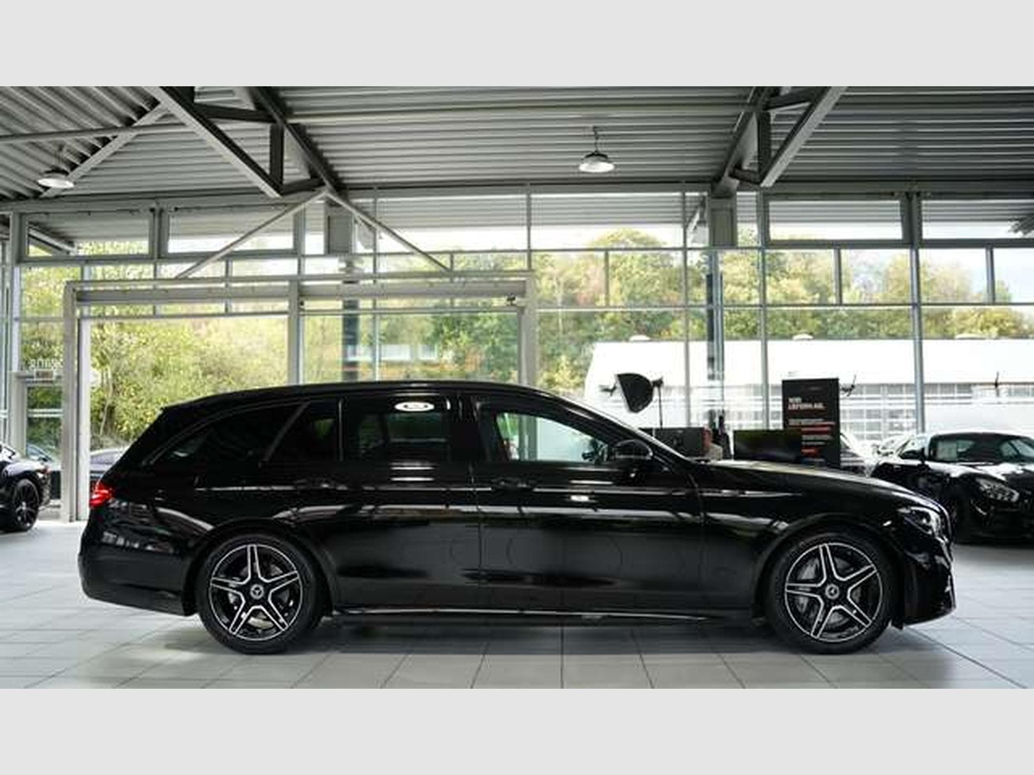 Mercedes E 300 d 4M T AMG Line 2H *Pano *BURM *Night *AHK (2022) - Photo 6