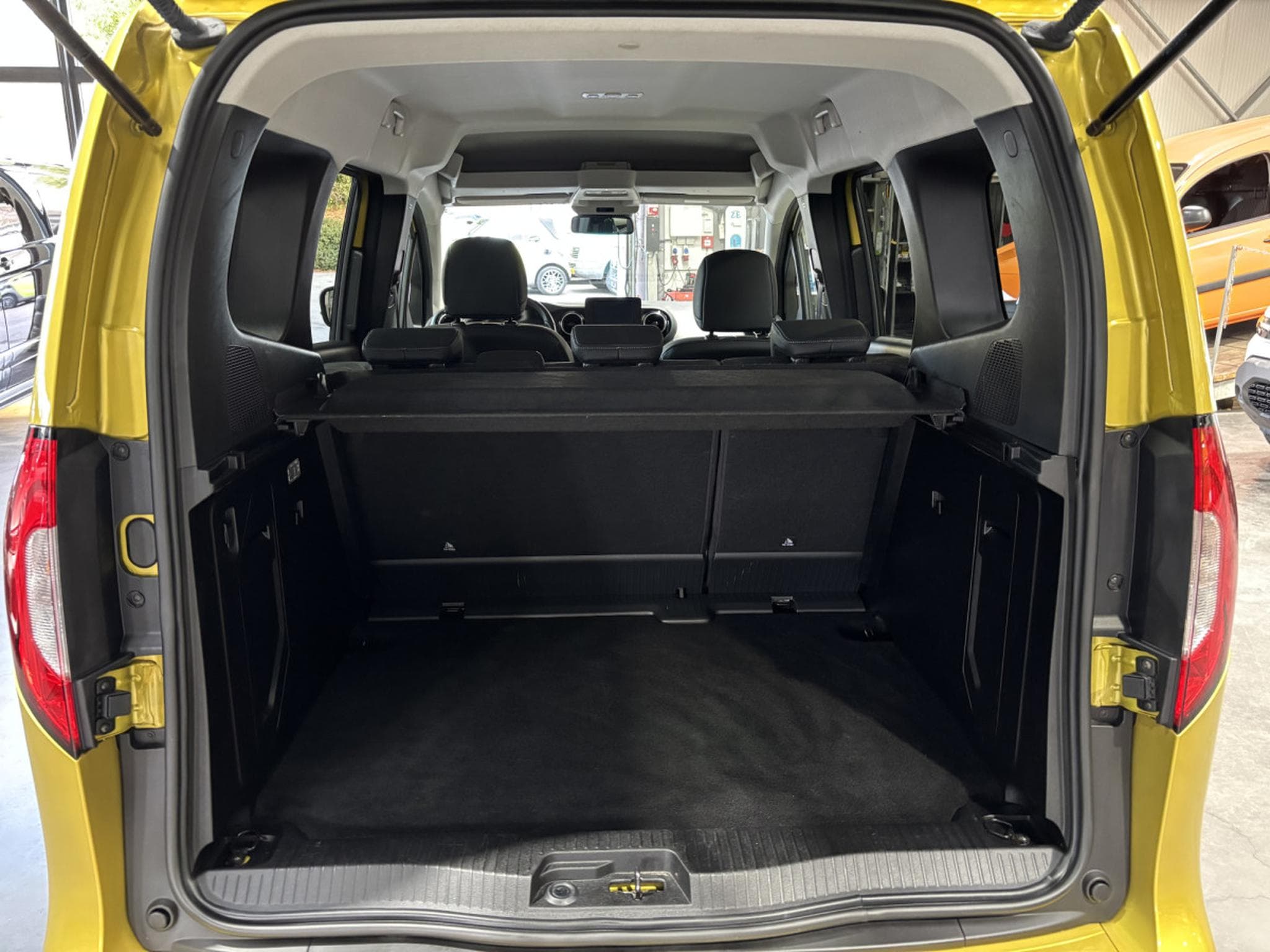 Mercedes T T180 1.3 Progressive AT (2023) - Photo 14