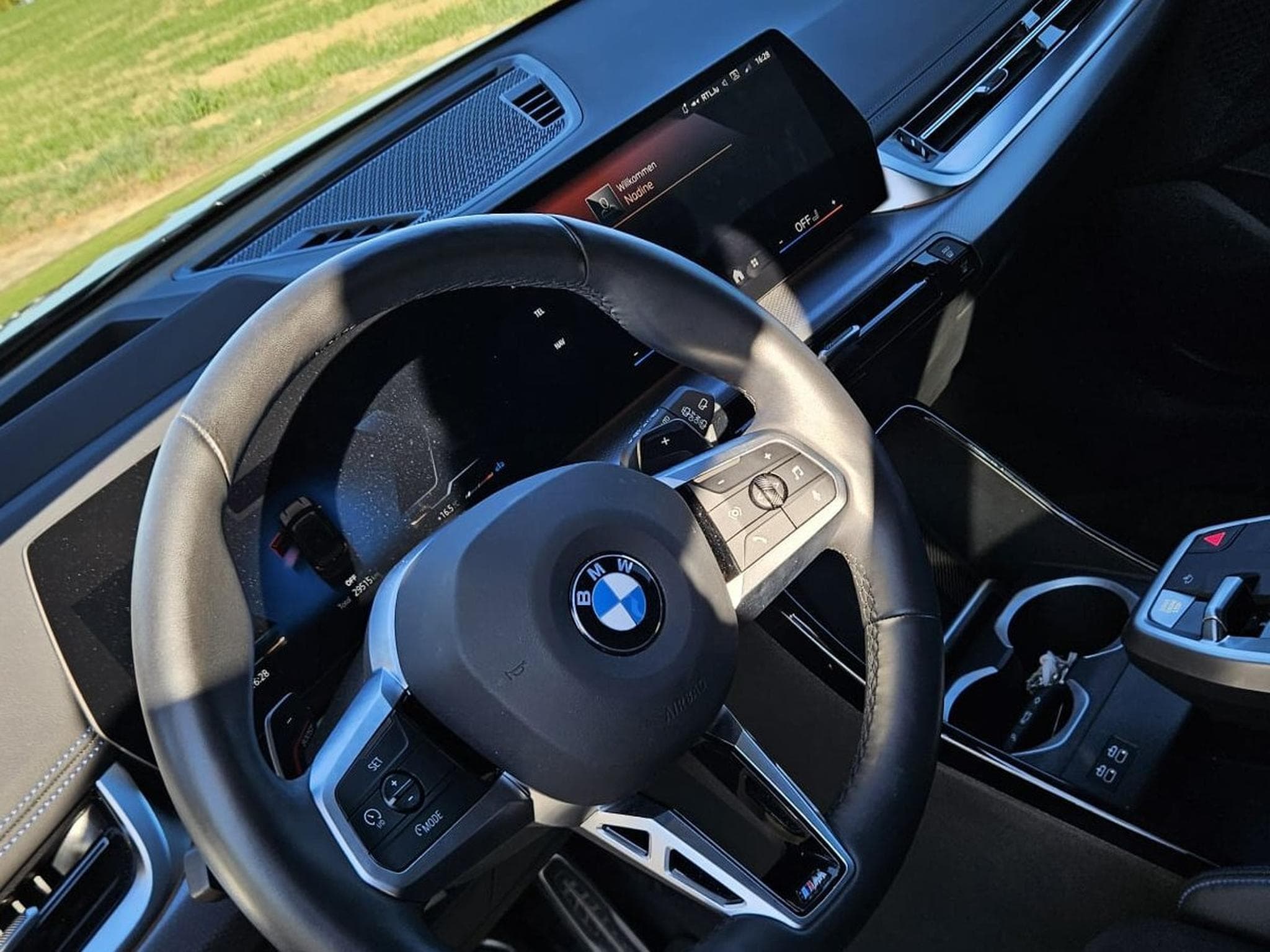 BMW X1 X-drive 23d (2025) - Photo 6