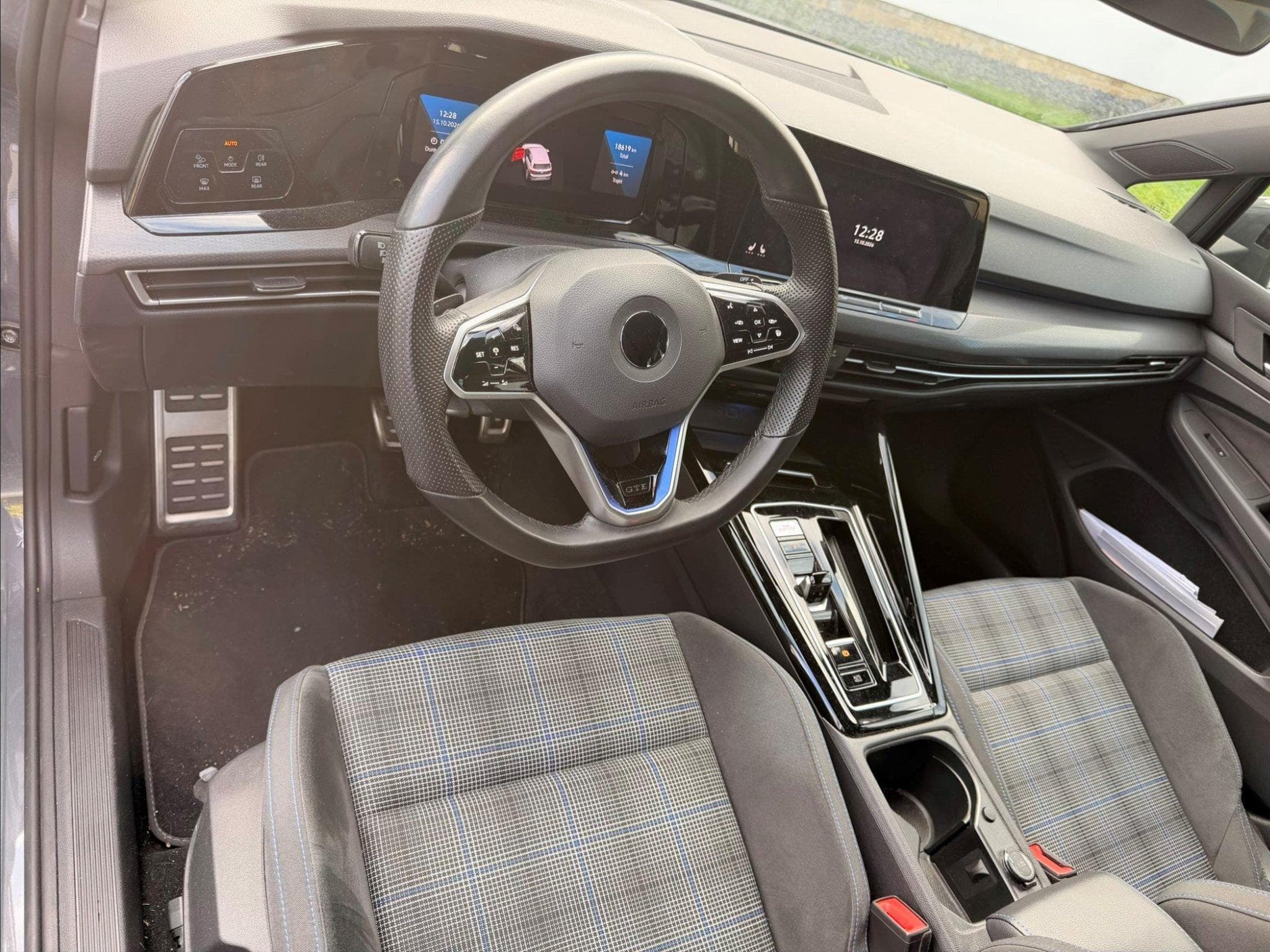 VW Golf GTE (2022) - Photo 2