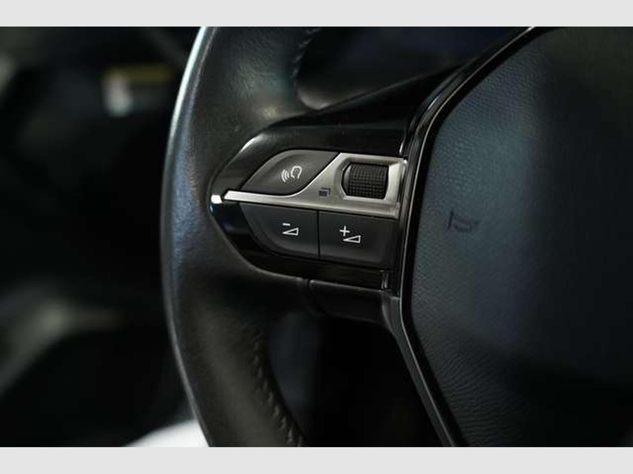 Peugeot 208 Allure Pack *DAB *Navi *Display *180° *Klima (2022) - Photo 31