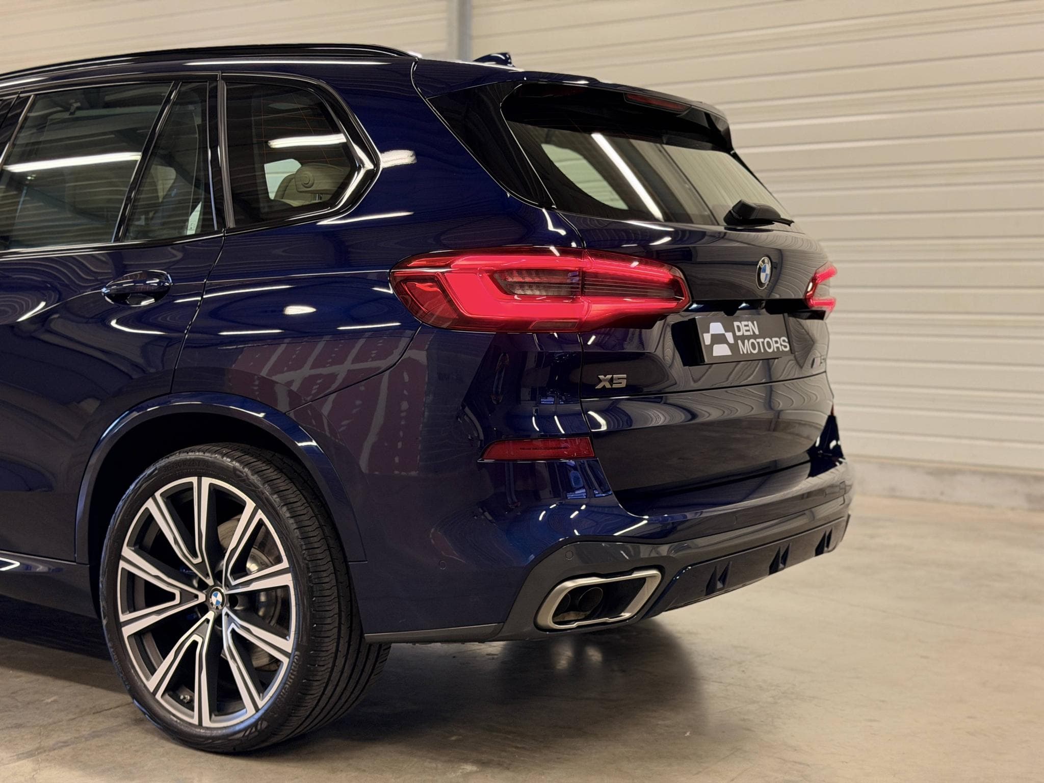 BMW X5 M50i 530ch / 1ère Main / TVA Récup / 30 330€ d'options / Nig (2019) - Photo 9