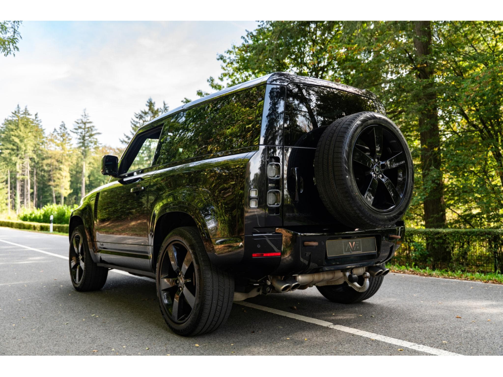 Land-Rover Defender 90 P525 BLACK PACK - V8 SUPERCHARGE (2024) - Photo 6