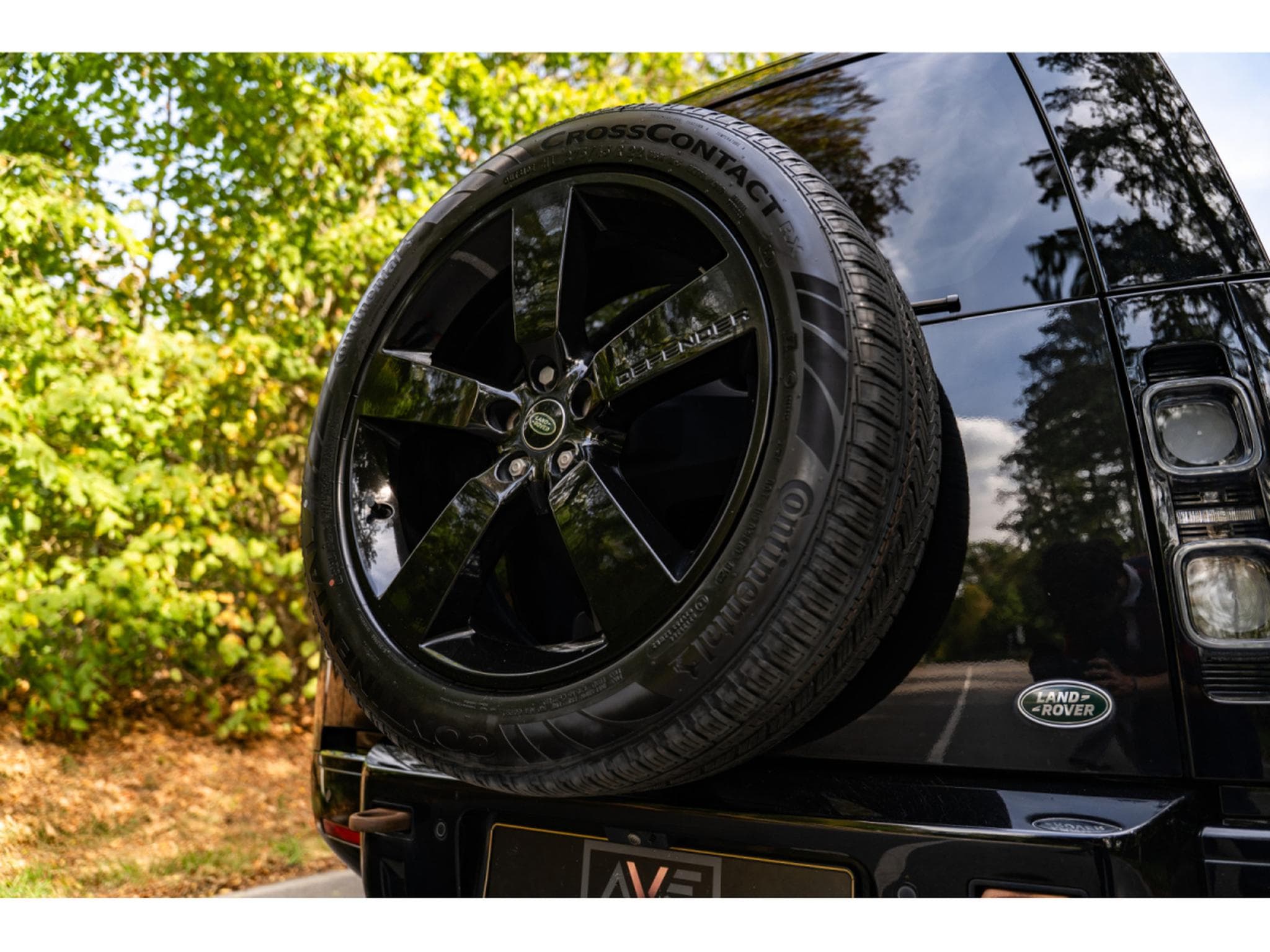 Land-Rover Defender 90 P525 BLACK PACK - V8 SUPERCHARGE (2024) - Photo 9