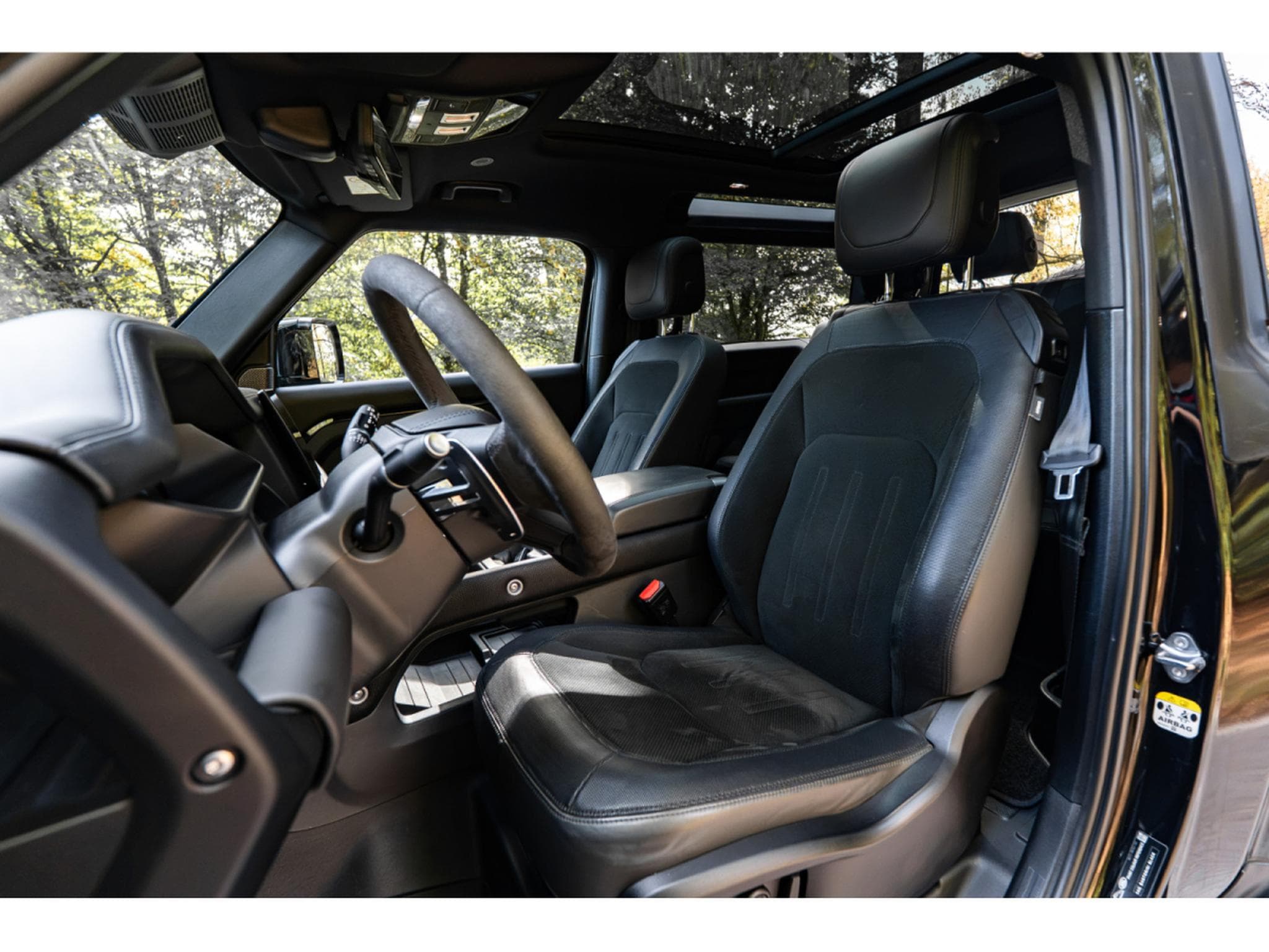Land-Rover Defender 90 P525 BLACK PACK - V8 SUPERCHARGE (2024) - Photo 12