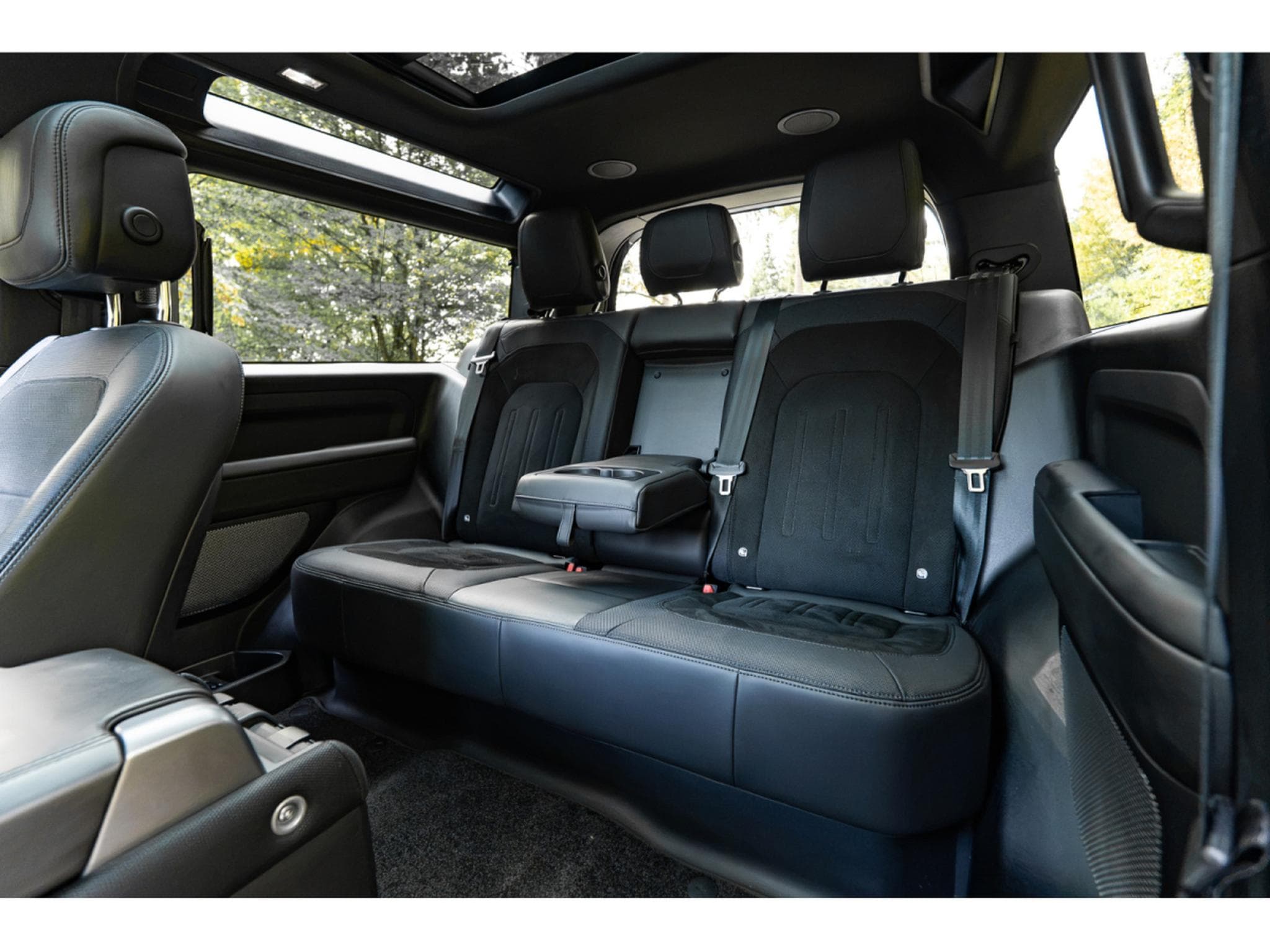 Land-Rover Defender 90 P525 BLACK PACK - V8 SUPERCHARGE (2024) - Photo 15