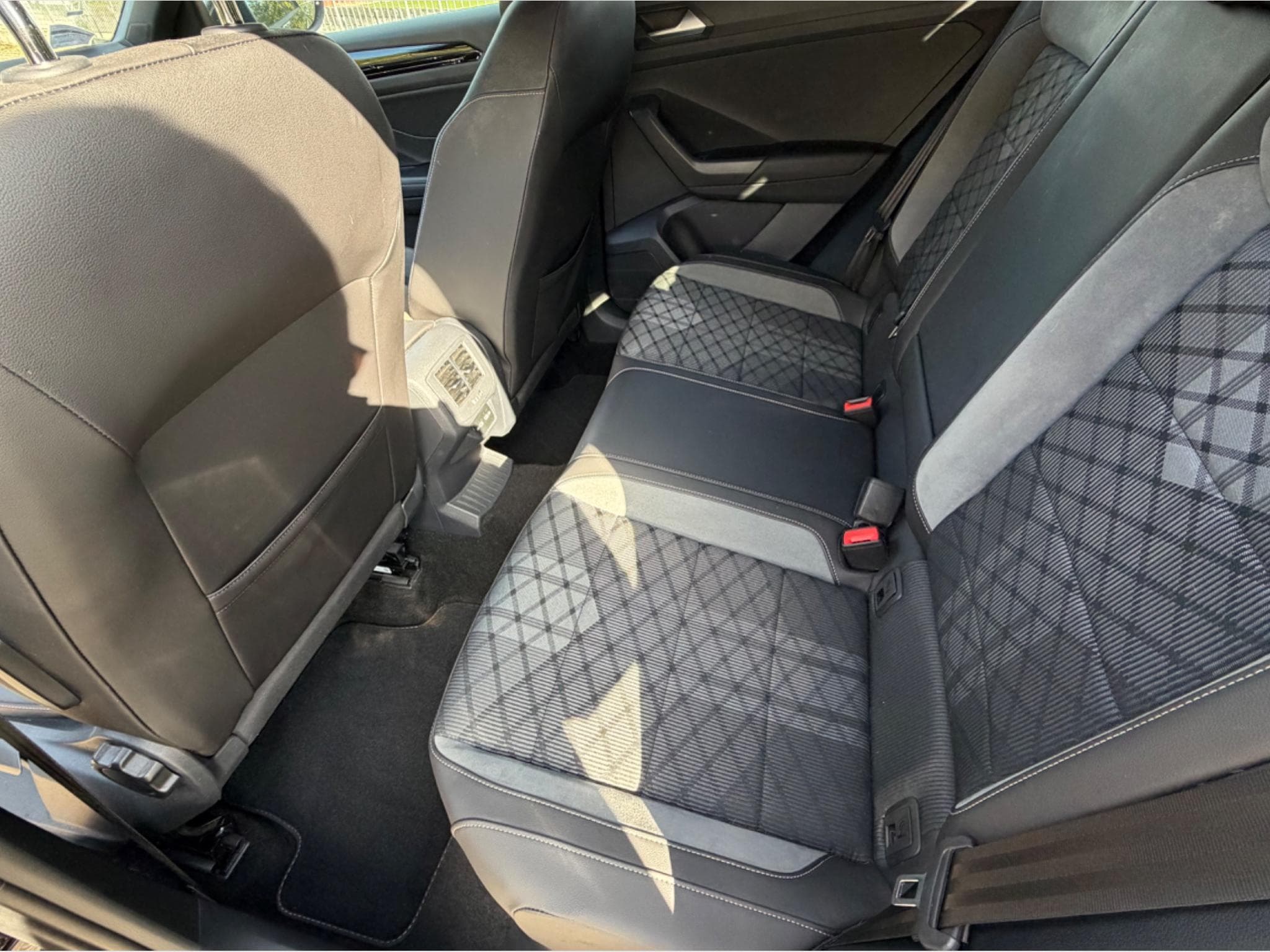 VW T-Roc R-Line 1,5 TSI (2022) - Foto 7