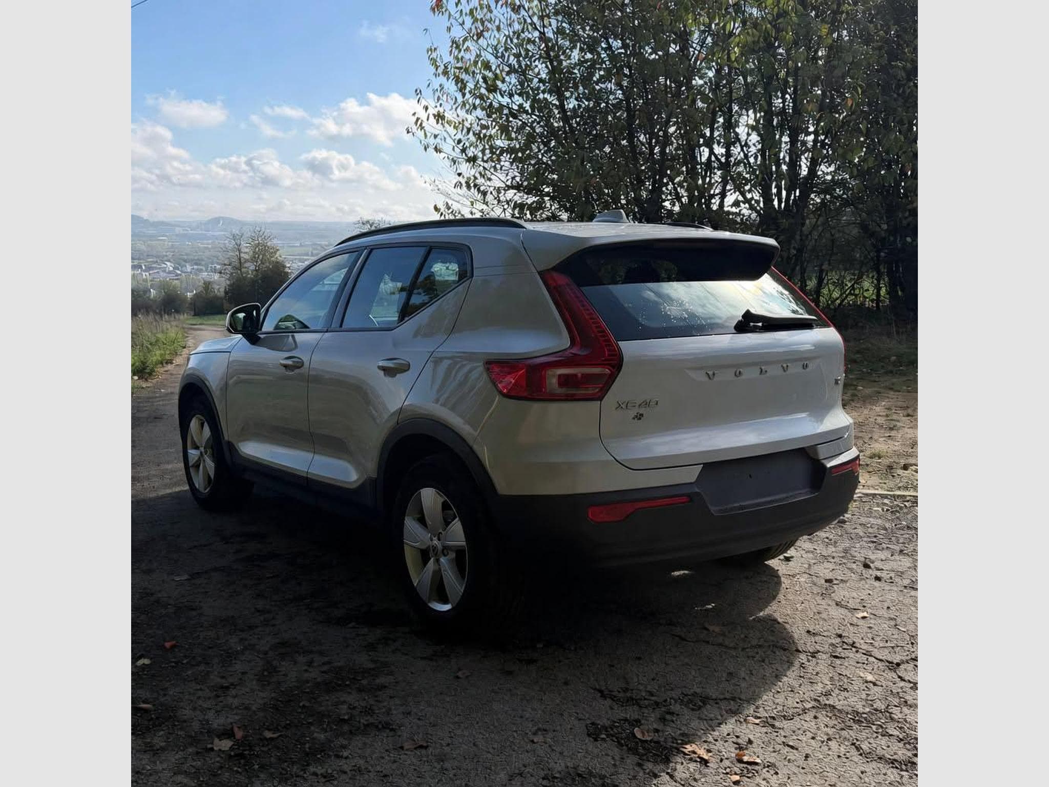Volvo XC40 Momentum Core (2021) - Photo 2