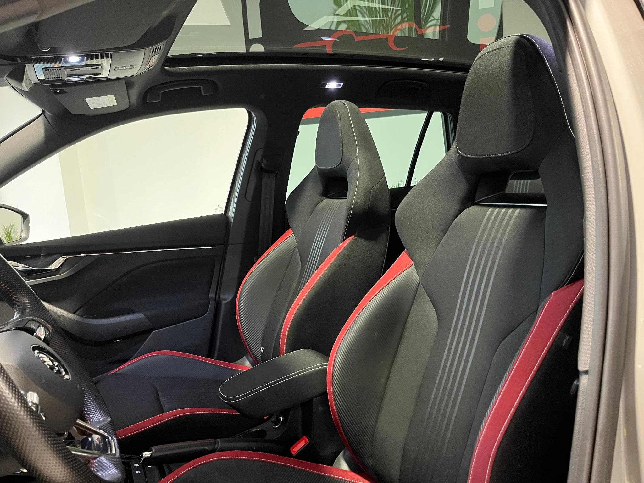 Skoda Kamiq 1.5 TSI DSG Monte Carlo (2021) - Photo 14