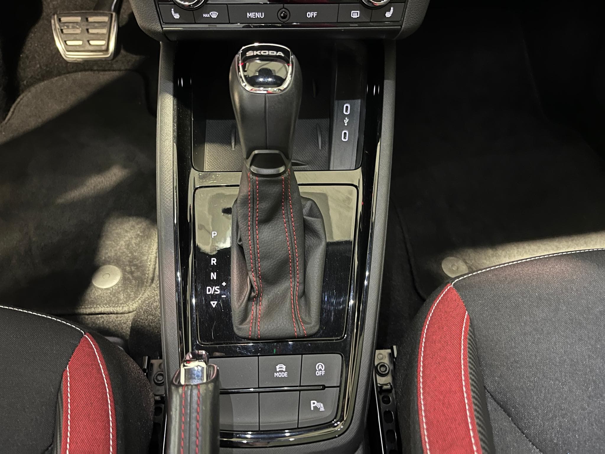 Skoda Kamiq 1.5 TSI DSG Monte Carlo (2021) - Photo 19