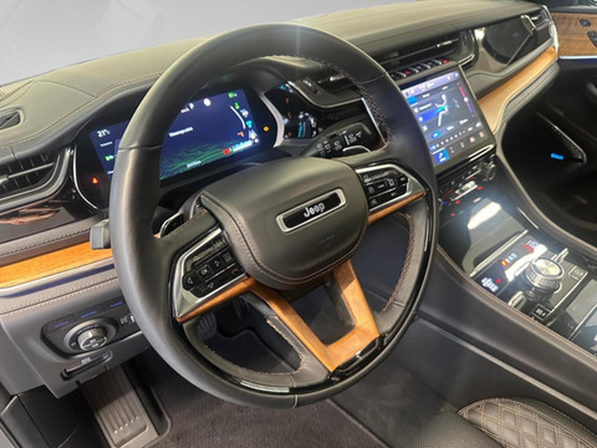 Jeep Cherokee 2.0 4XE SUMMIT RESERVE (2023) - Photo 8
