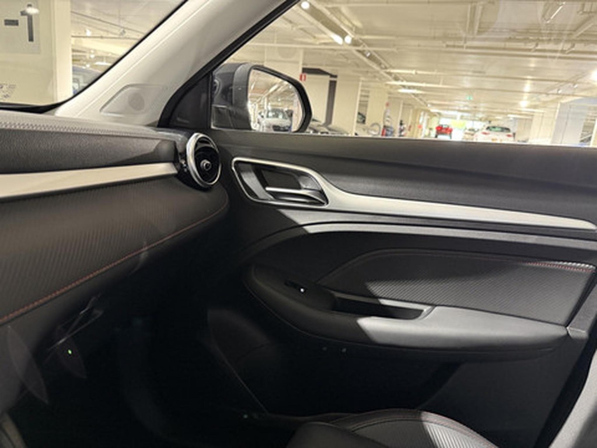 MG ZS 1.0 T-GDi MT LUXURY (2024) - Photo 10