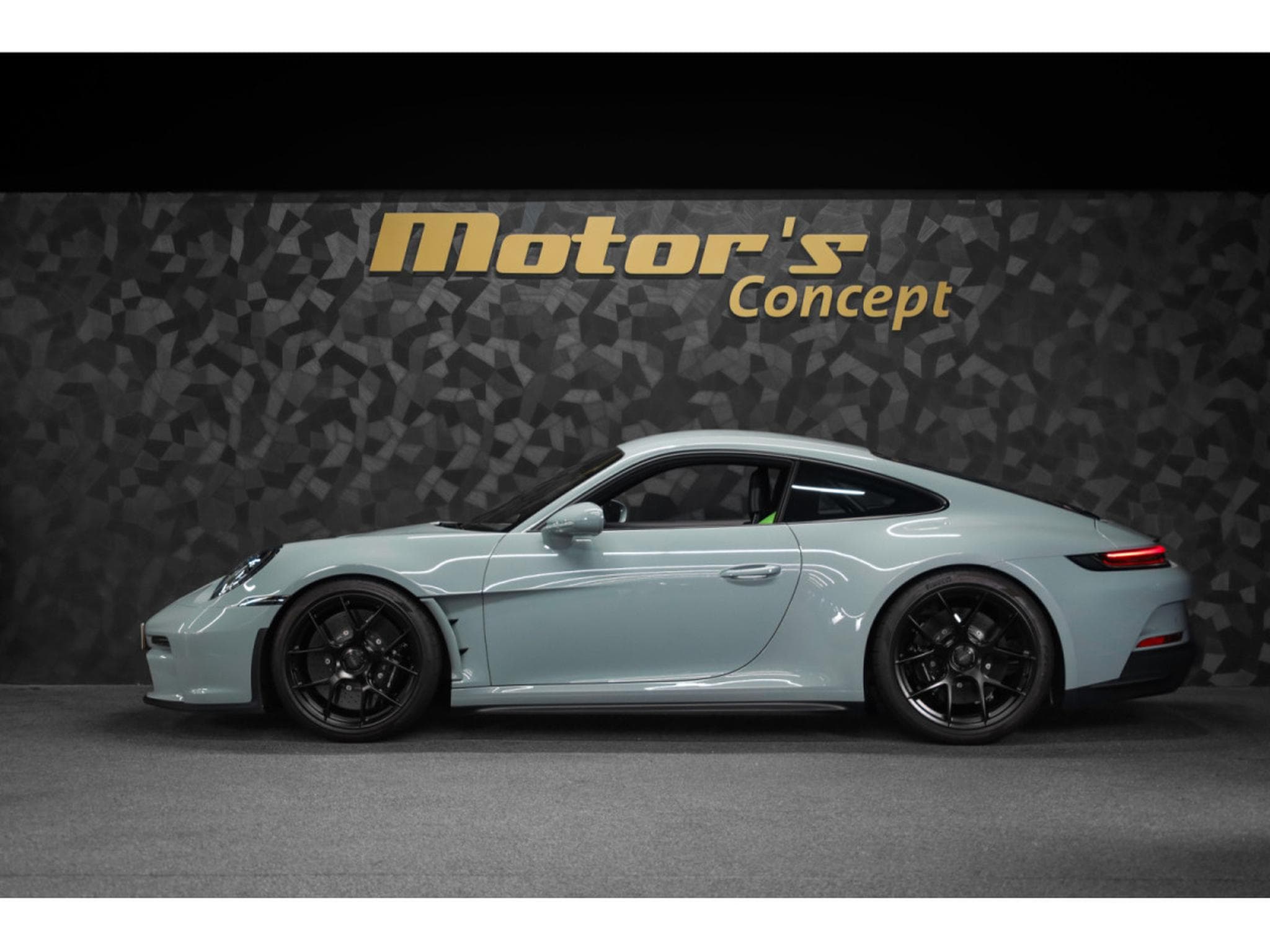 Porsche 911 911 S/T - 1261 OF 1963 / PTS SHADE GREEN METALLIC (2024) - Photo 2