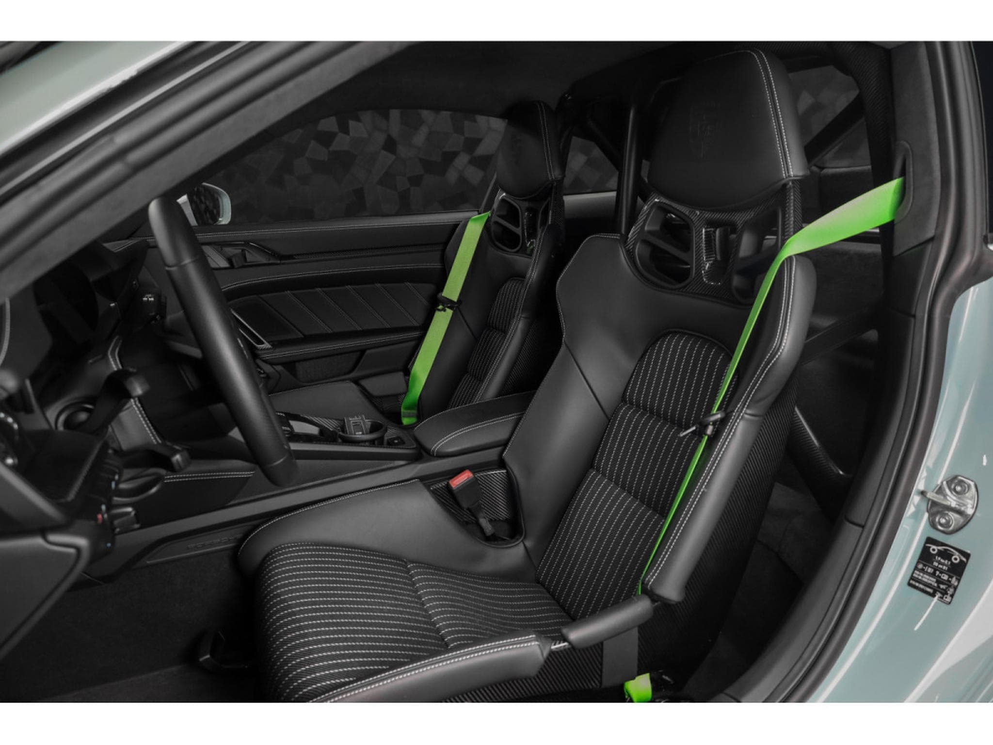 Porsche 911 911 S/T - 1261 OF 1963 / PTS SHADE GREEN METALLIC (2024) - Photo 9