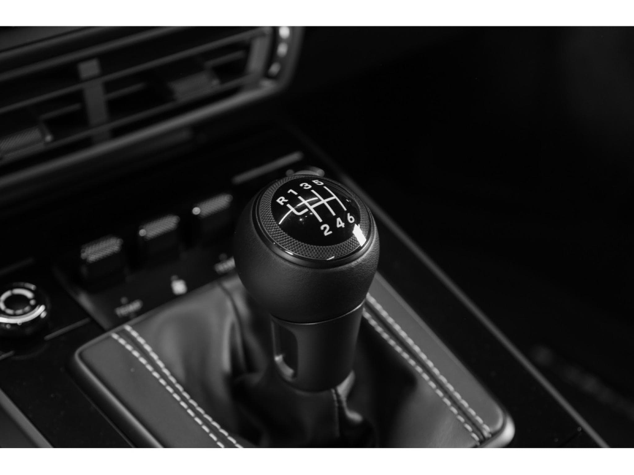 Porsche 911 911 S/T - 1261 OF 1963 / PTS SHADE GREEN METALLIC (2024) - Photo 26