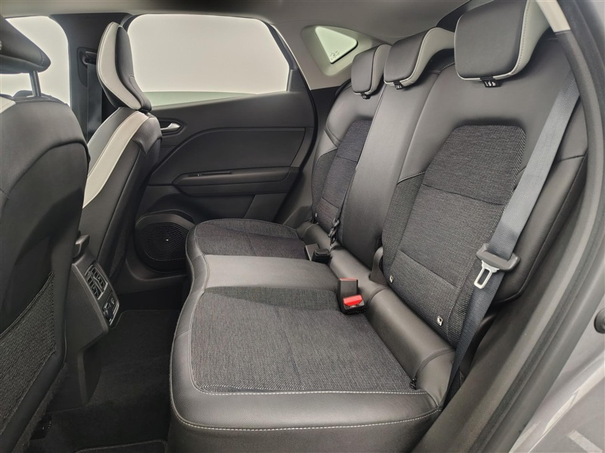 Renault Captur 1.6i E-TECH HEV Techno GPS/CAMERA/PDC/SIEGES CH/JA 17" (2023) - Foto 13