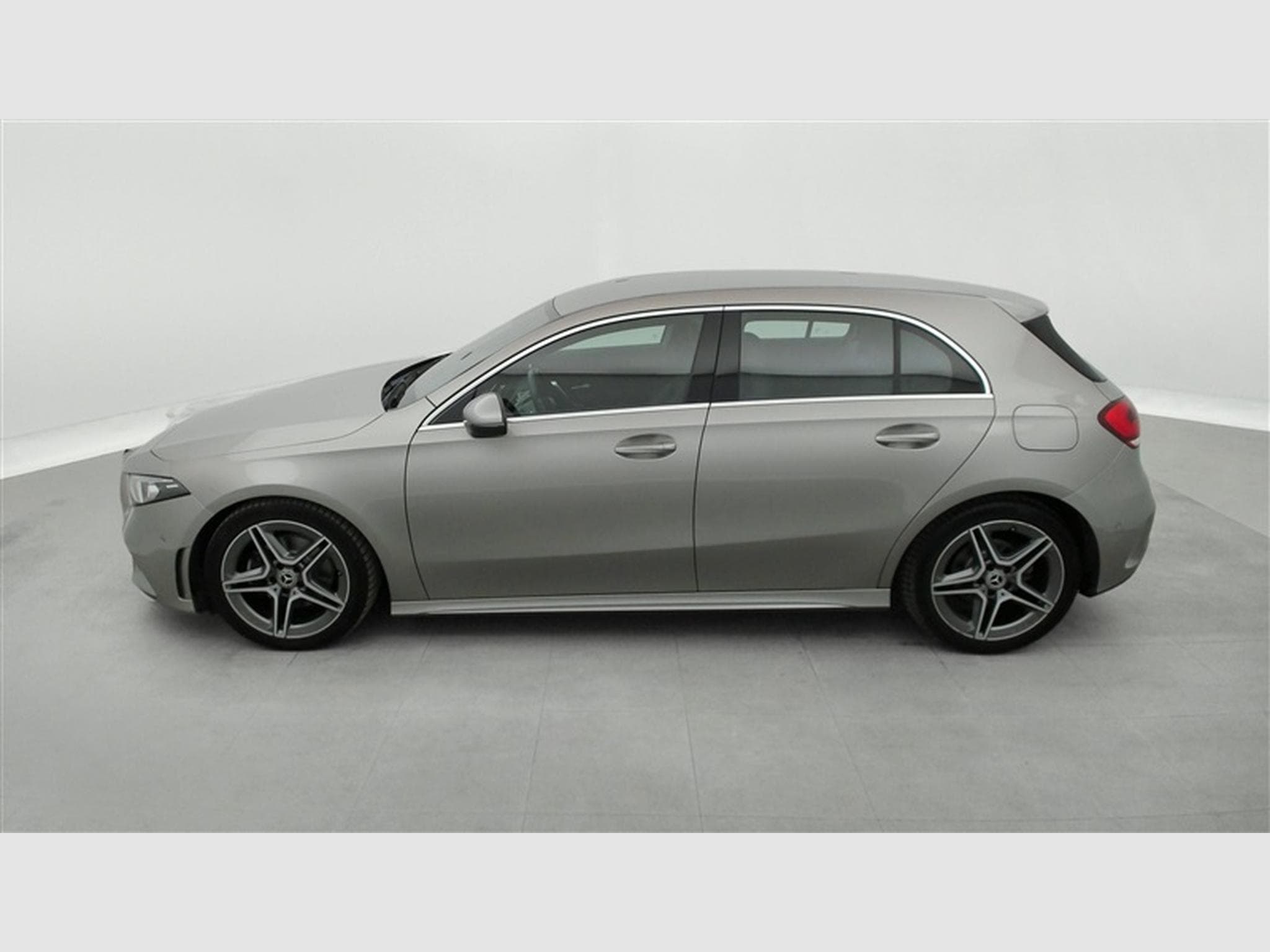 Mercedes A 200 A 200 d AUTO AMG NAVI / CAMERA / CARPLAY (2021) - Foto 3