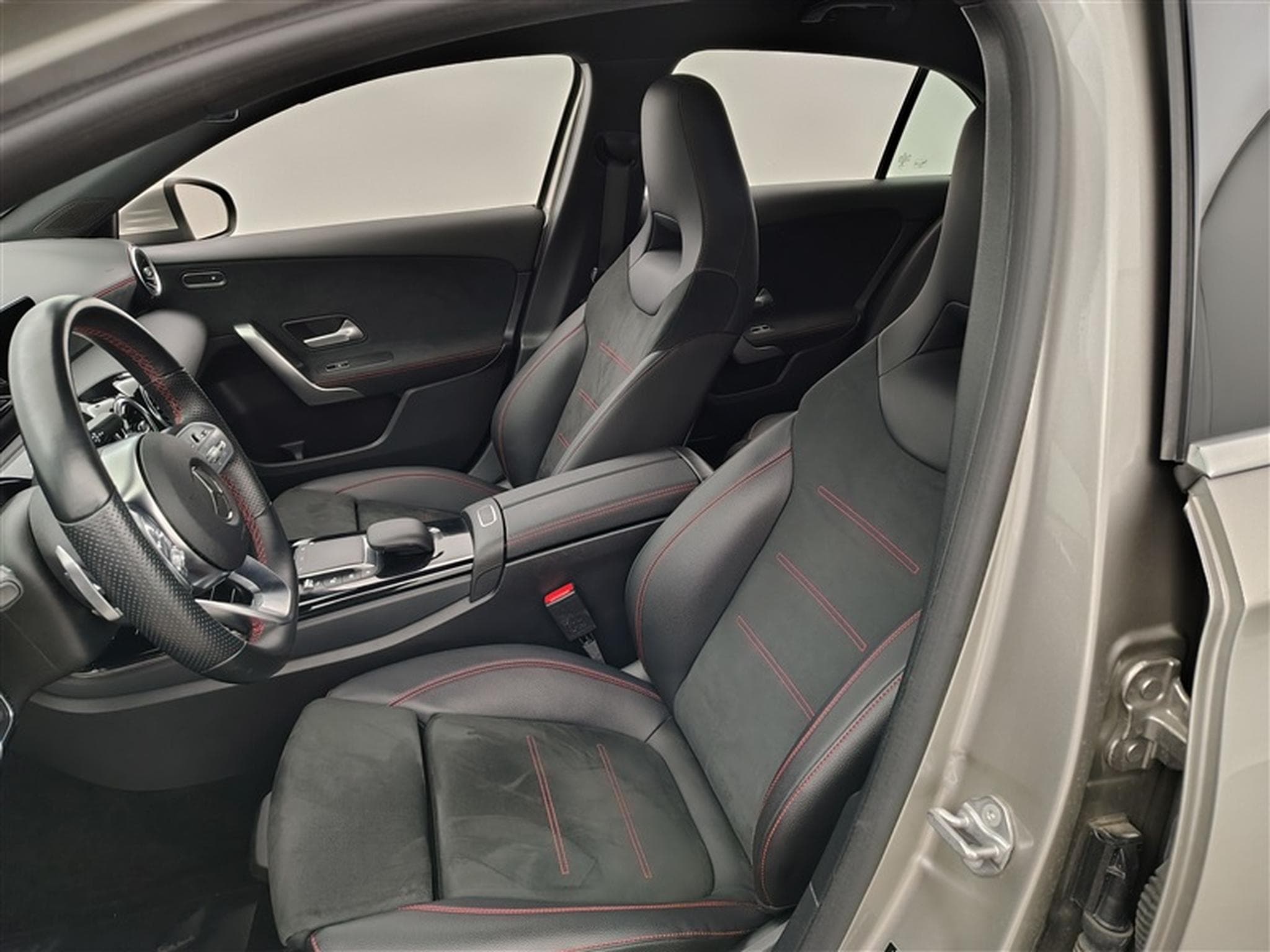 Mercedes A 200 A 200 d AUTO AMG NAVI / CAMERA / CARPLAY (2021) - Foto 7