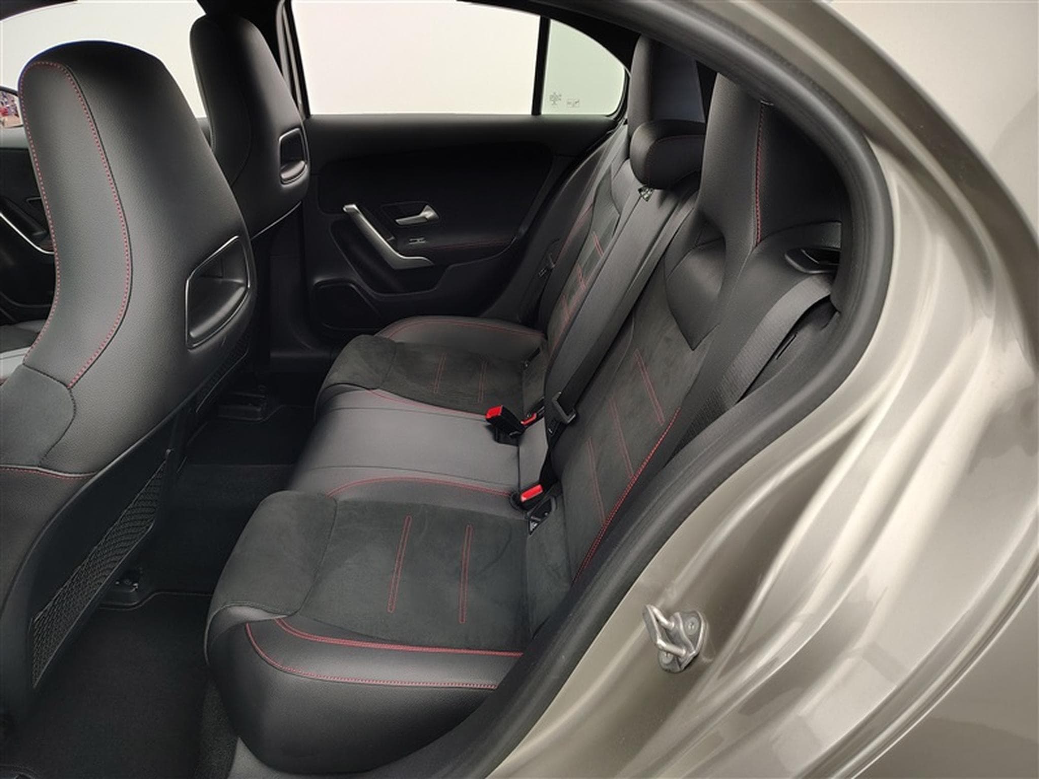 Mercedes A 200 A 200 d AUTO AMG NAVI / CAMERA / CARPLAY (2021) - Foto 13