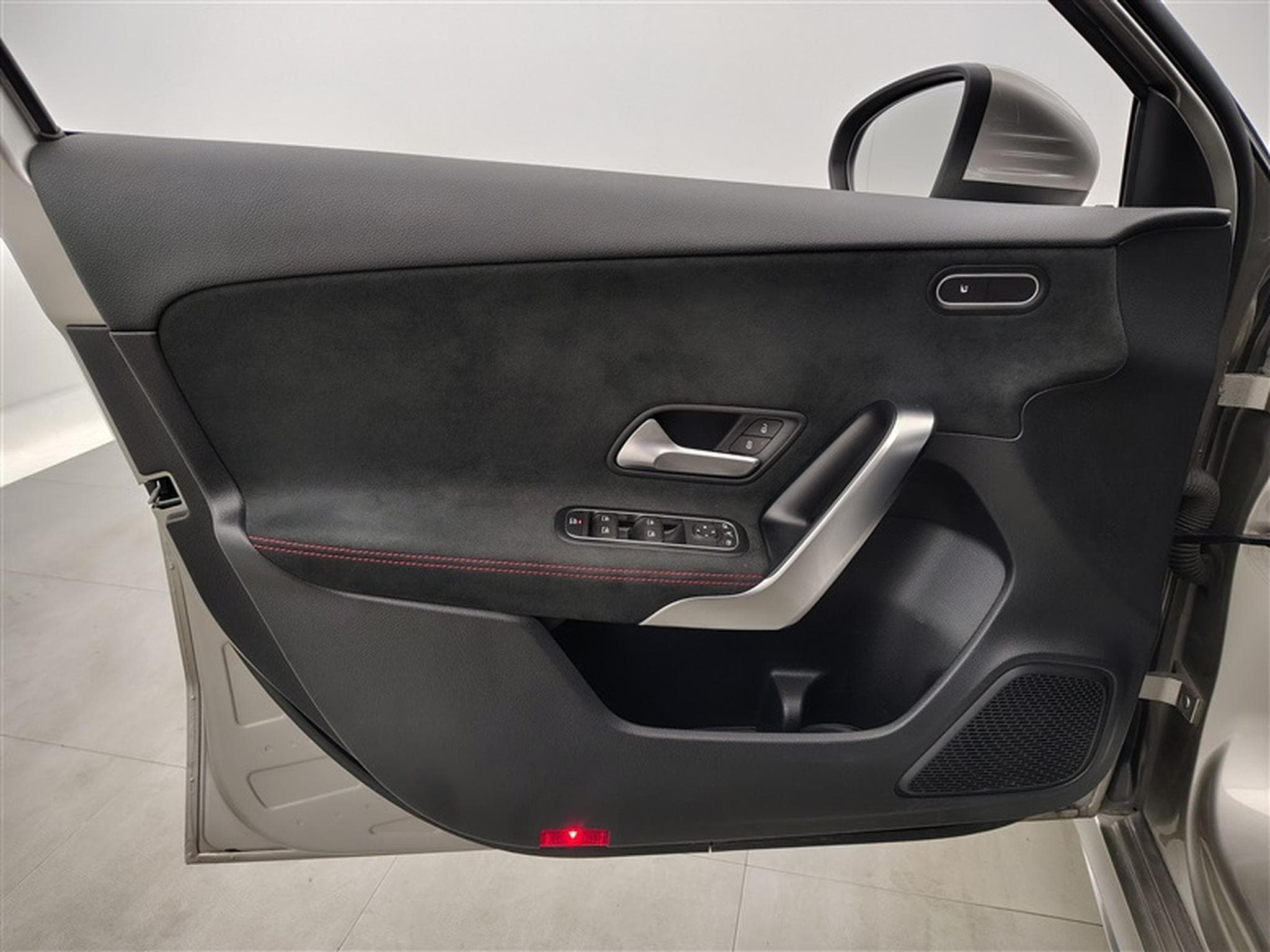 Mercedes A 200 A 200 d AUTO AMG NAVI / CAMERA / CARPLAY (2021) - Foto 17