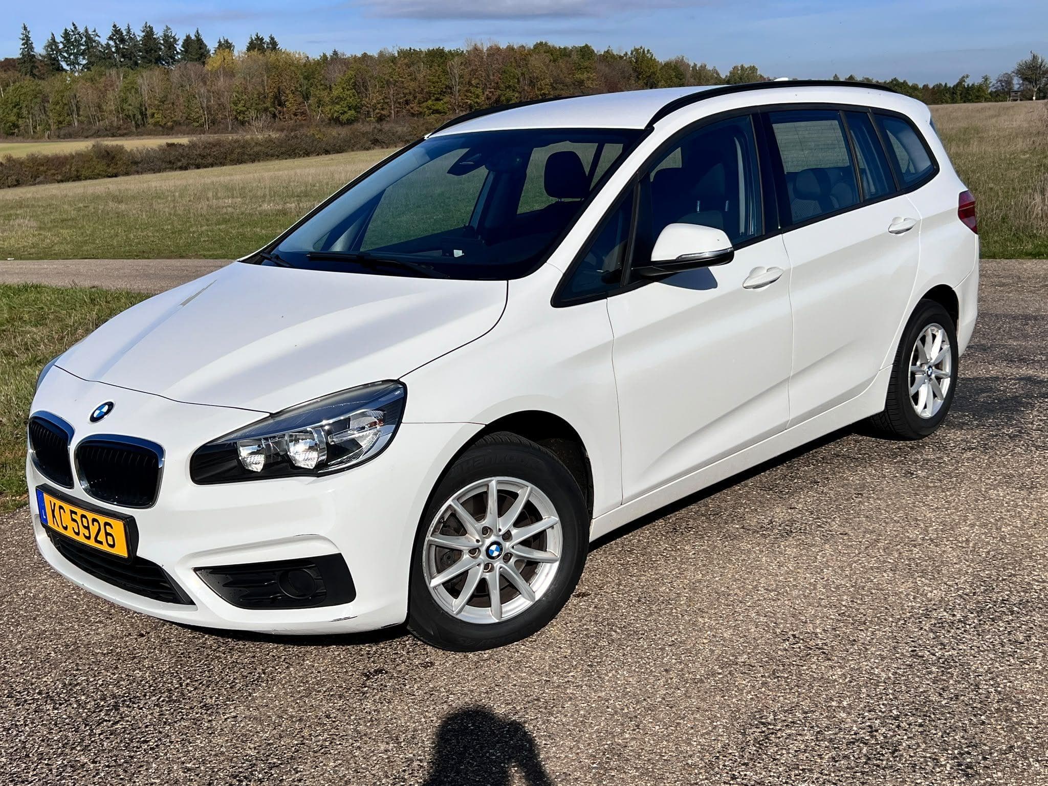 BMW 218 BMW 218d 7 Seats/Sieges (2016) - Photo 2