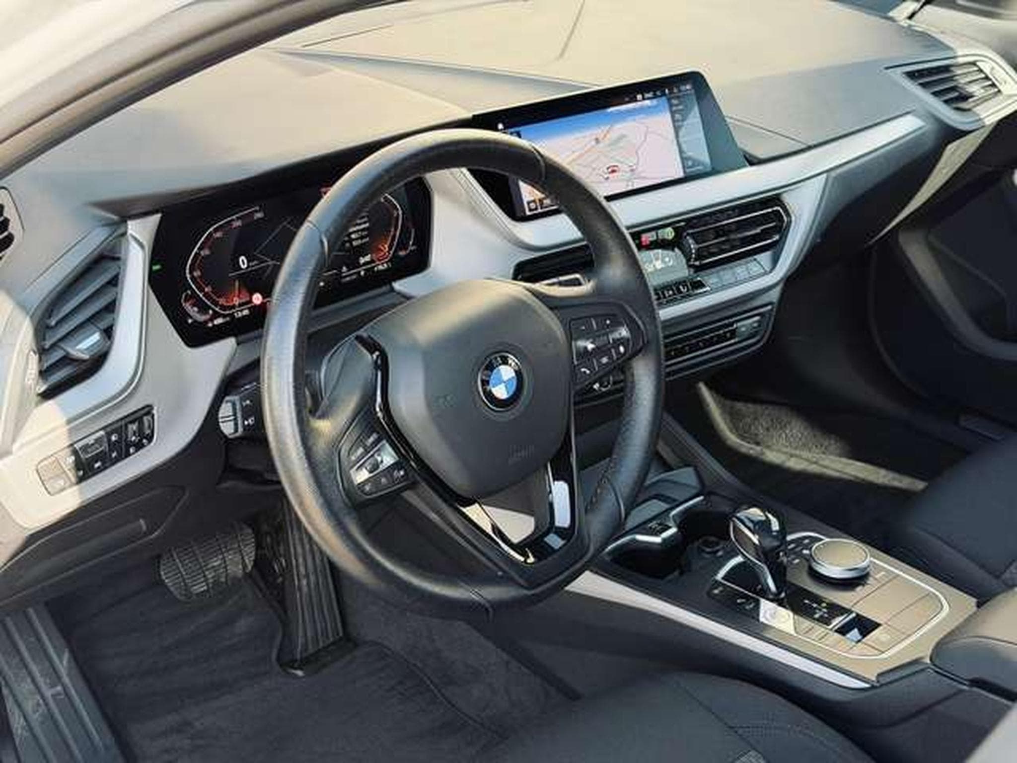BMW 118 118i Automatique // Révisée Et Garantie 12 Mois✅✅✅ (2021) - Foto 11