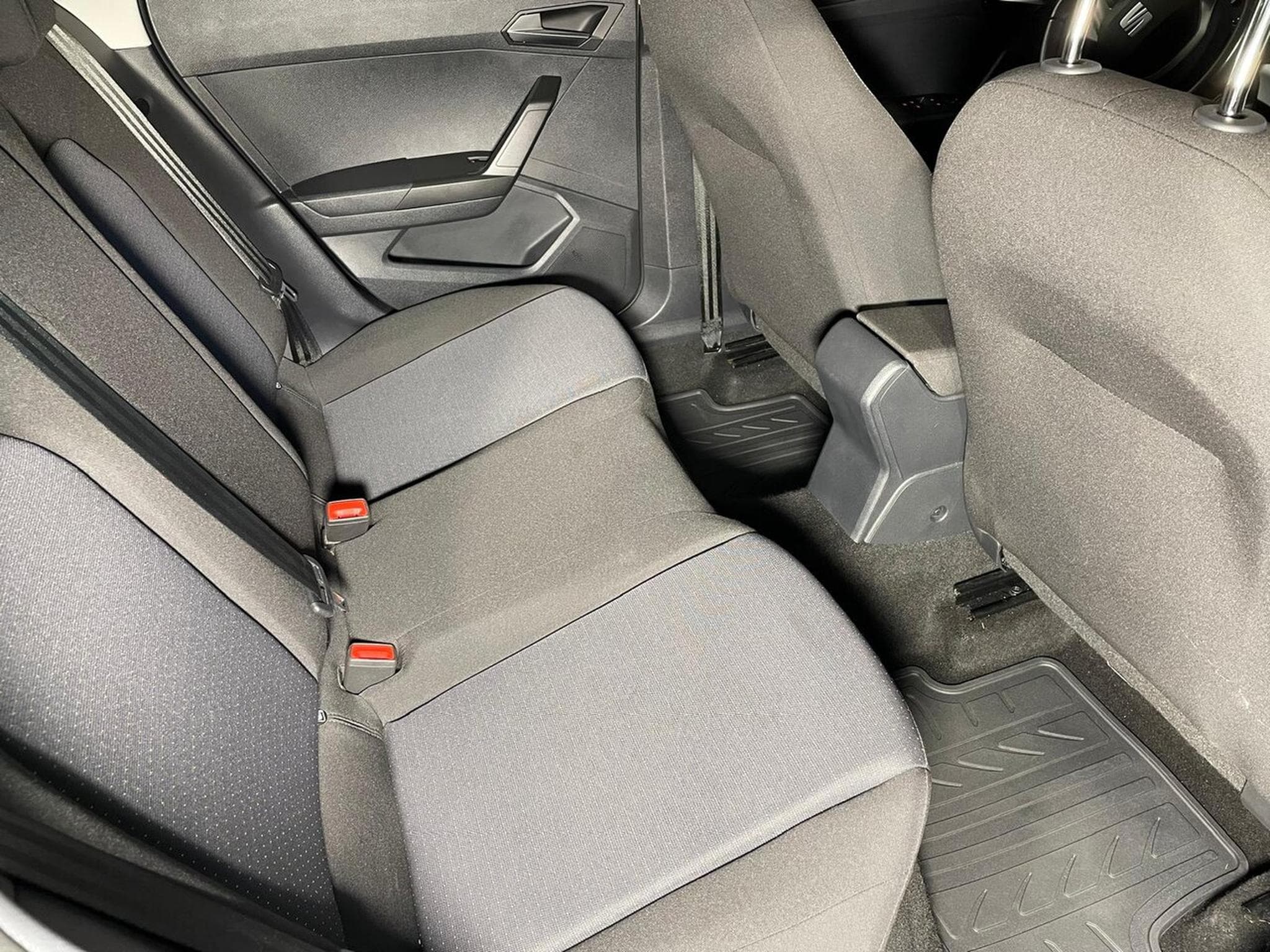 Seat Arona 1.0 TSI 110 MOVE COPA CARPLAY (2022) - Photo 11