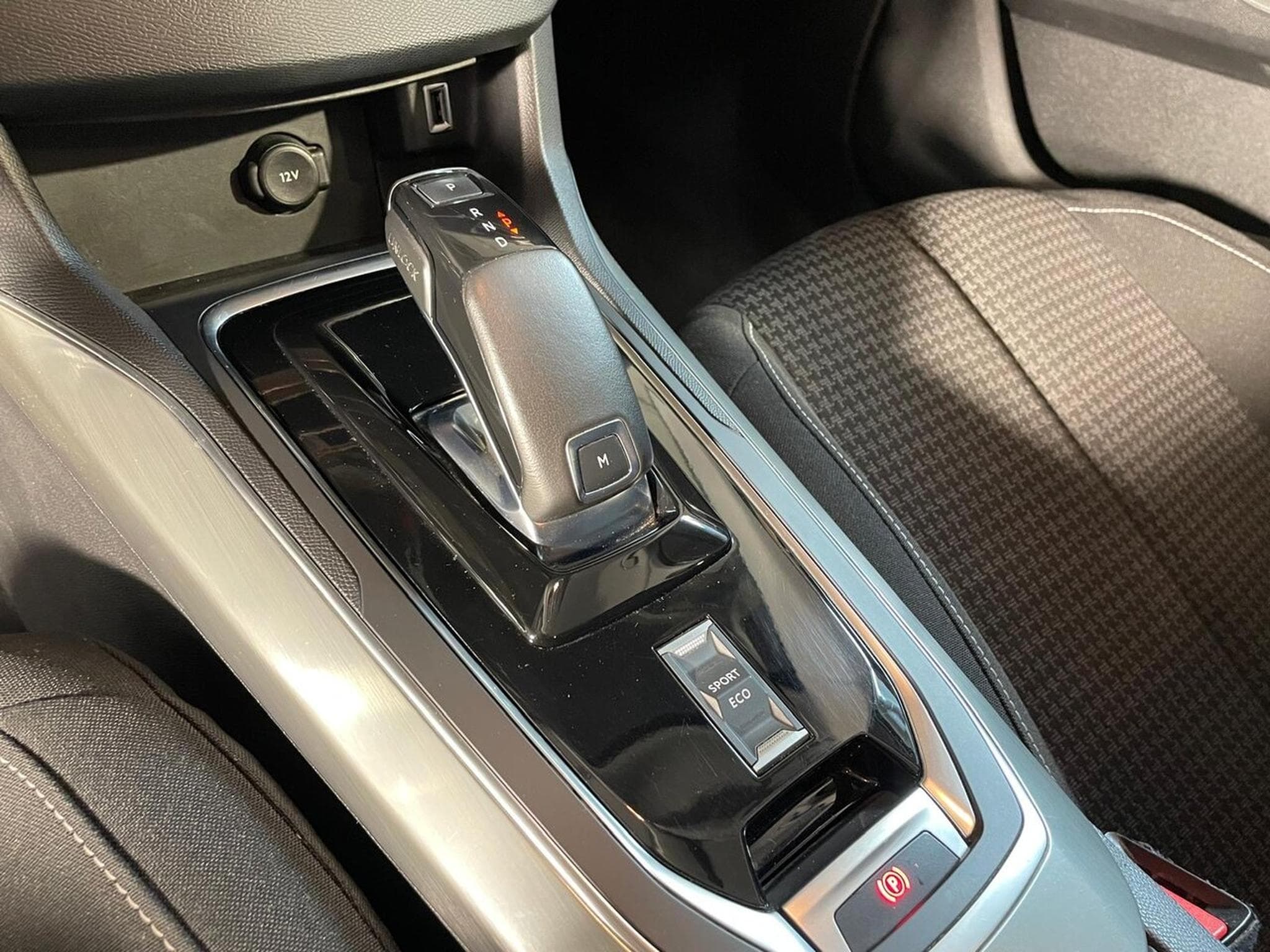 Peugeot 308 SW 1.5 BlueHDI 130 ACTIVE EAT8 GPS CARPLAY (2020) - Photo 7