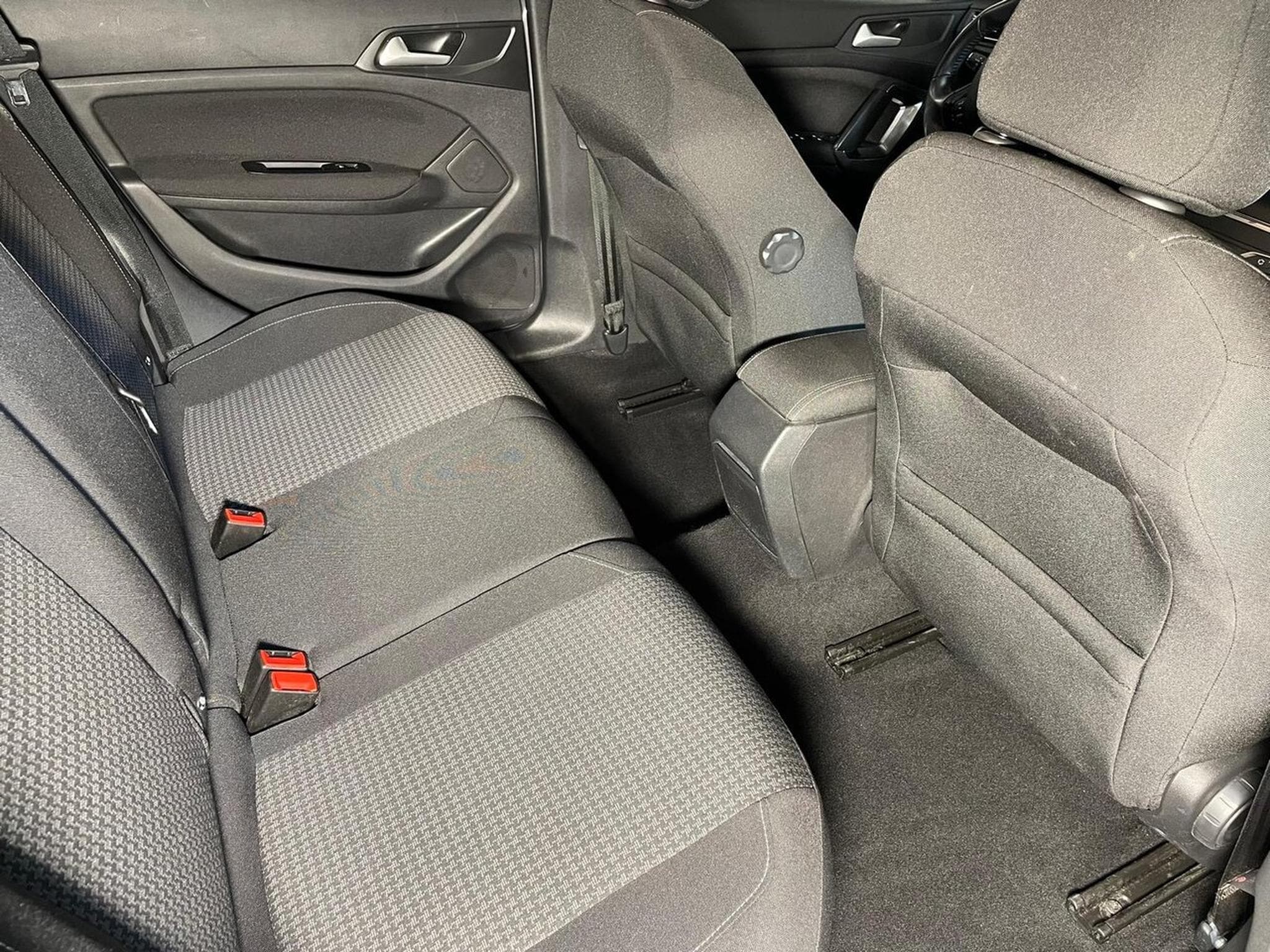 Peugeot 308 SW 1.5 BlueHDI 130 ACTIVE EAT8 GPS CARPLAY (2020) - Photo 13