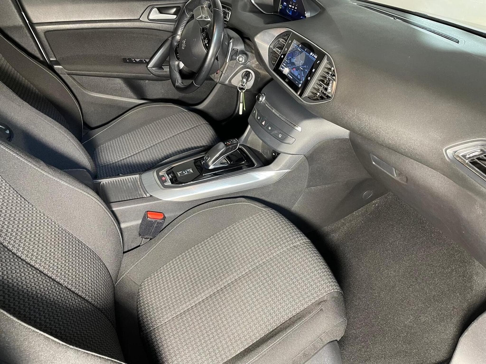 Peugeot 308 SW 1.5 BlueHDI 130 ACTIVE EAT8 GPS CARPLAY (2020) - Photo 11