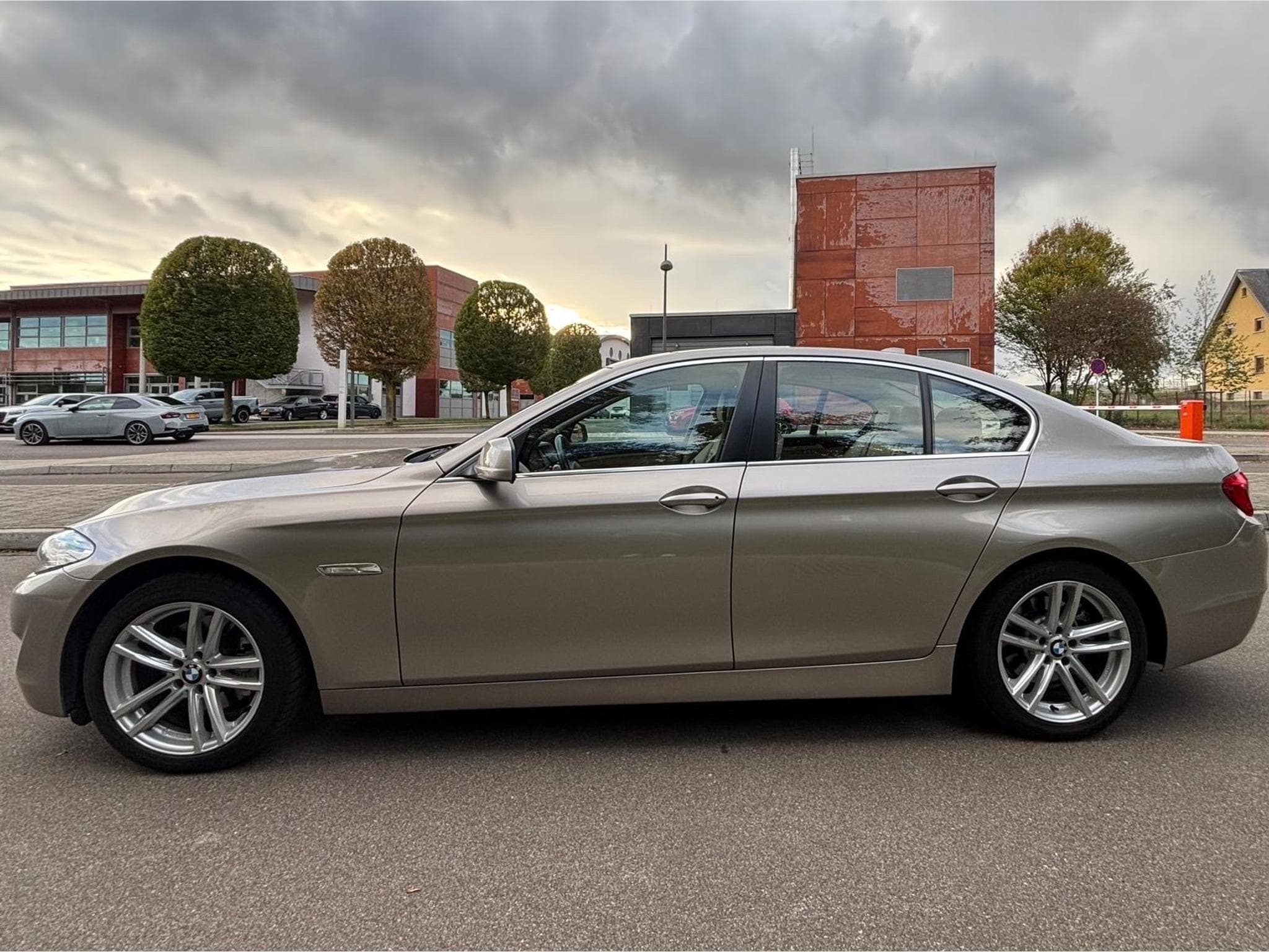 BMW 520 Luxury (2012) - Foto 2