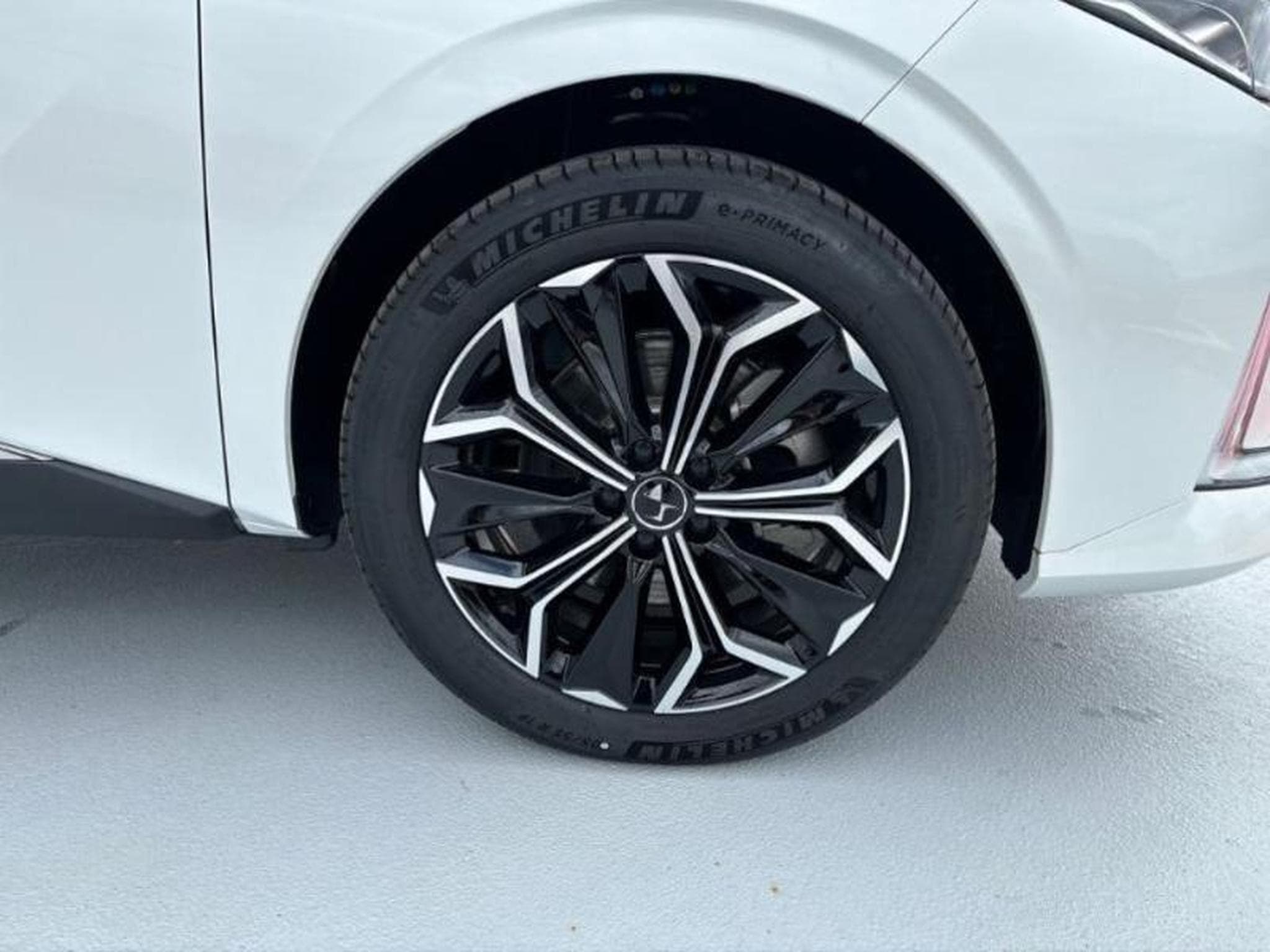 DS Automobiles DS4 E-TENSE 225ch Rivoli (2023) - Photo 6