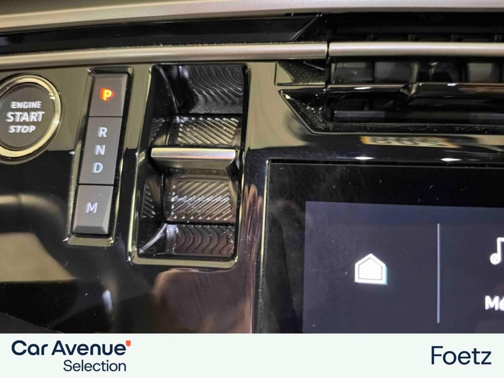 PEUGEOT 3008 1.2 Hybrid 136ch Allure e-DCS6 (2025) - Photo 10