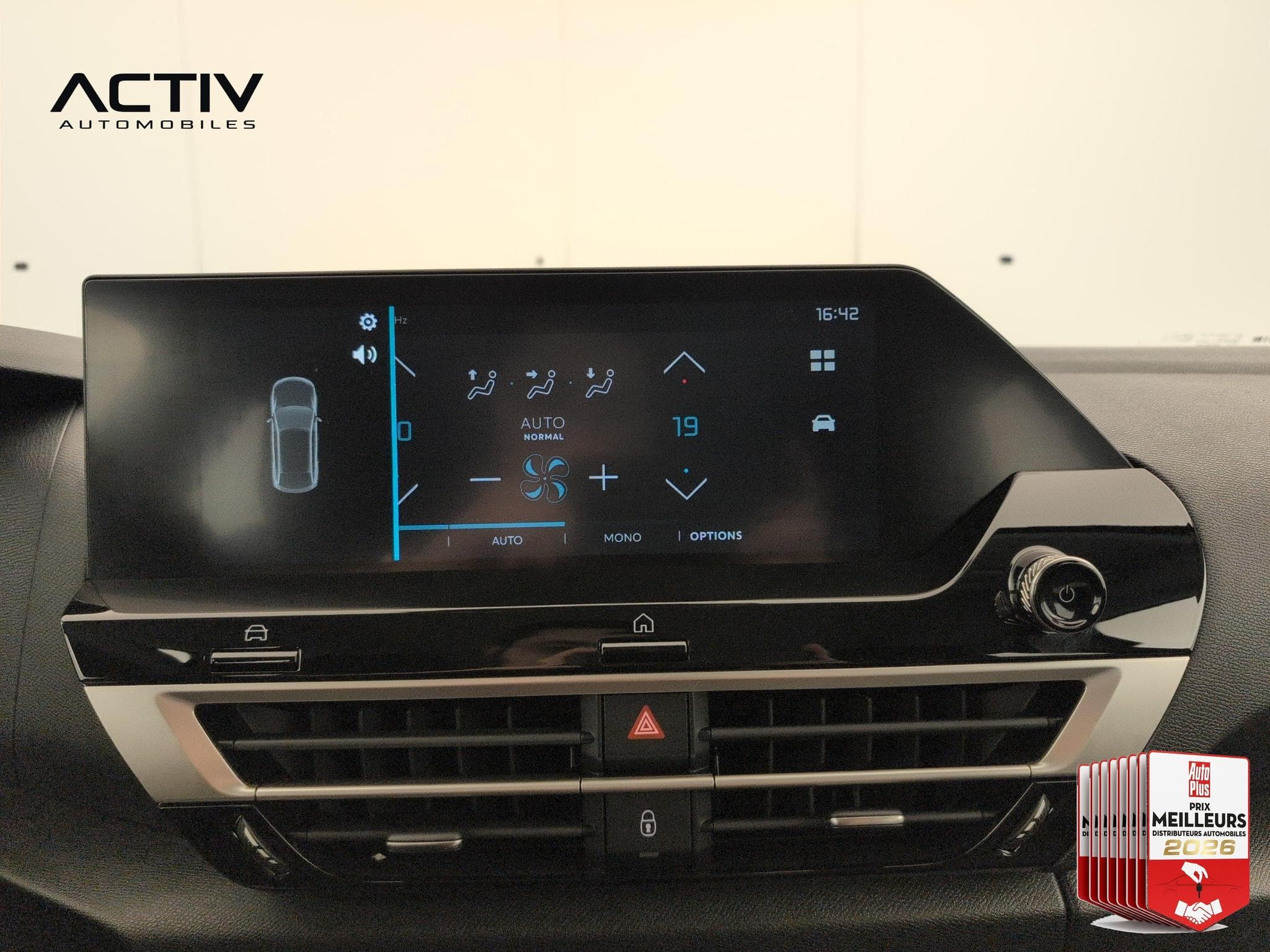 Citroën C4 Hybride 110 ch e-DCS6 You (2025) - Photo 18