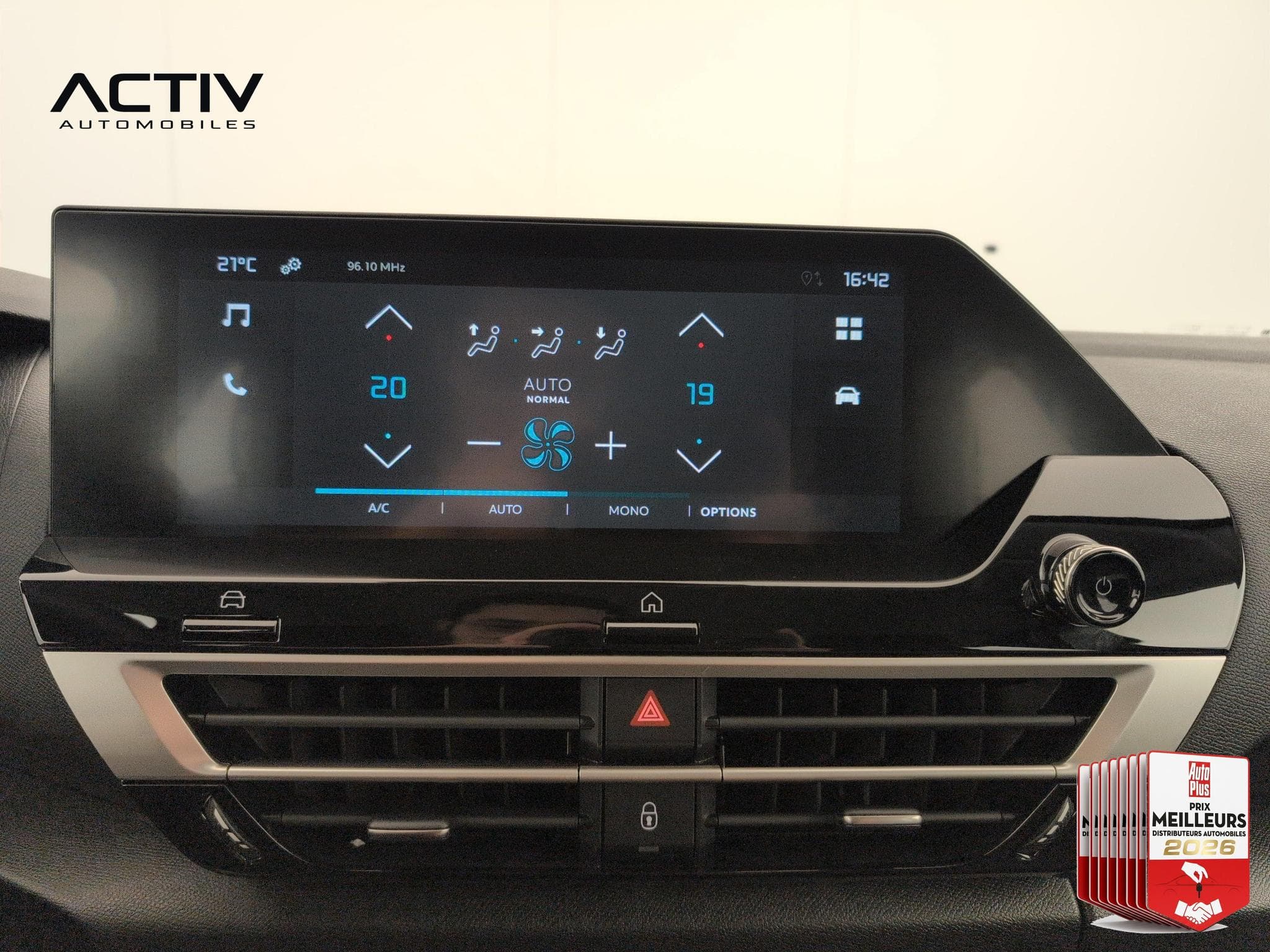 Citroën C4 Hybride 110 ch e-DCS6 You (2025) - Photo 19