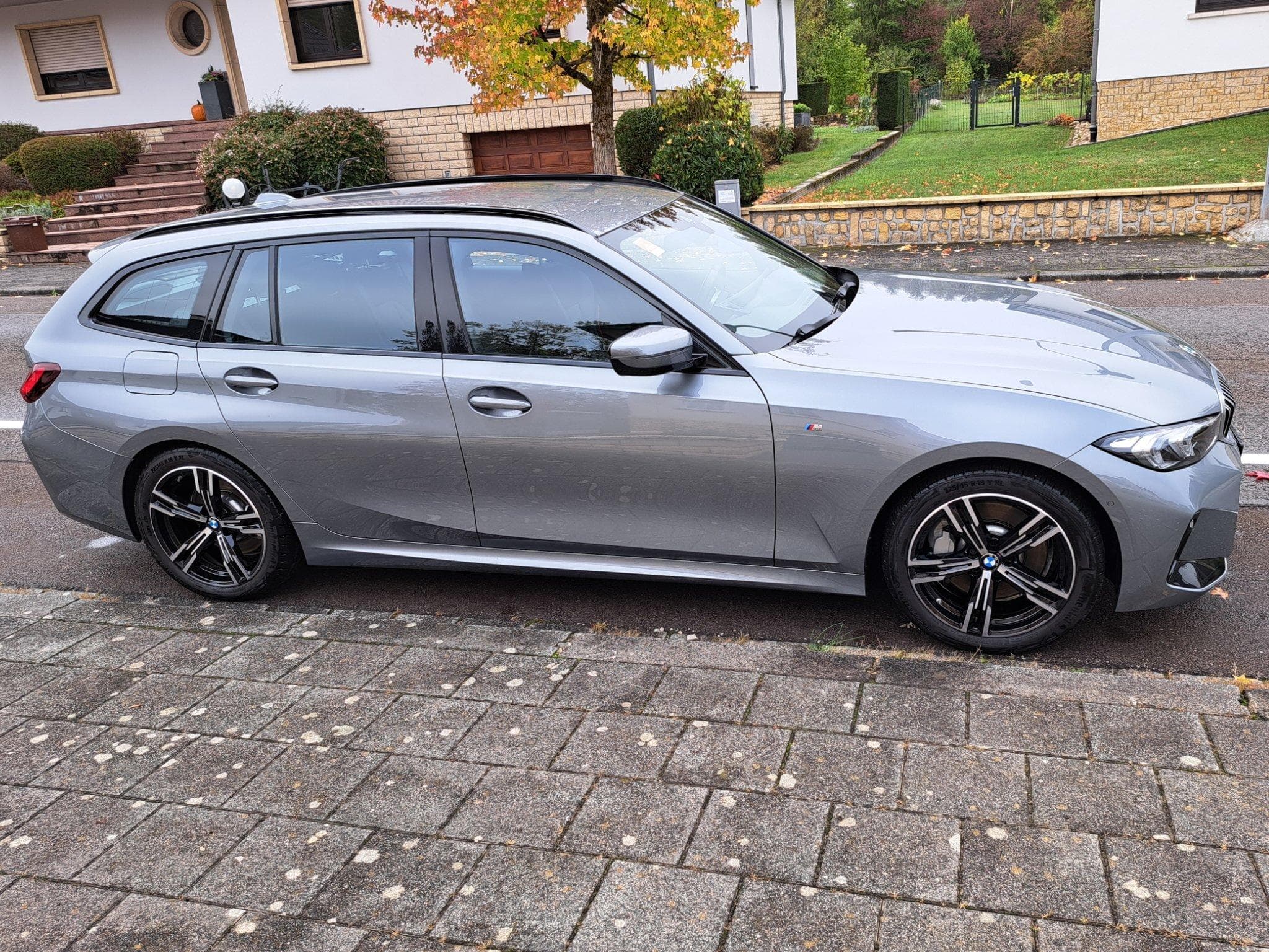 BMW 330 i  x-Drive (2024) - Photo 2