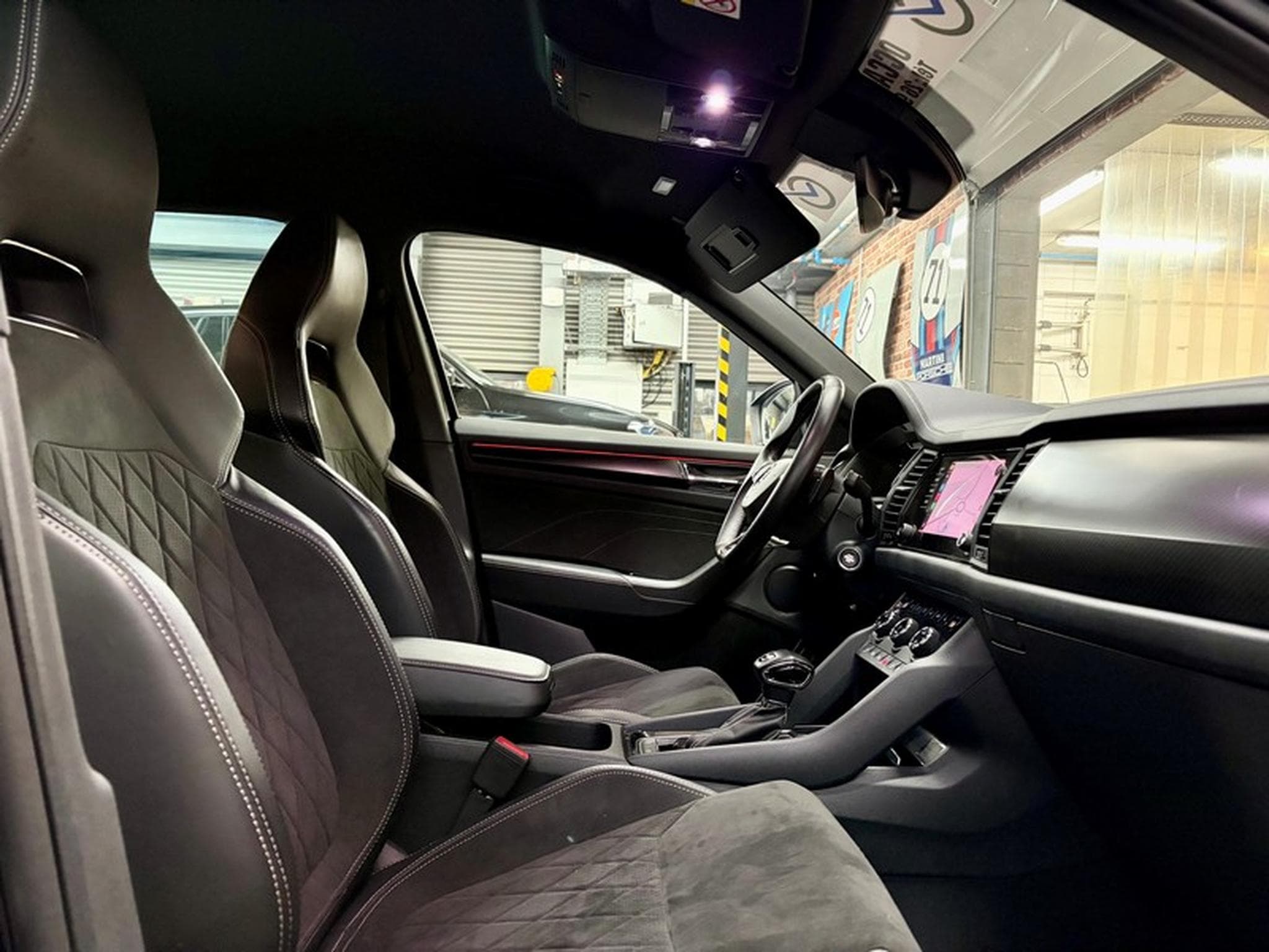 Skoda Kodiaq Kodiaq 2.0 TDi 200cv Auto 4X4 SPORT-LINE (7 Places) (2023) - Photo 8