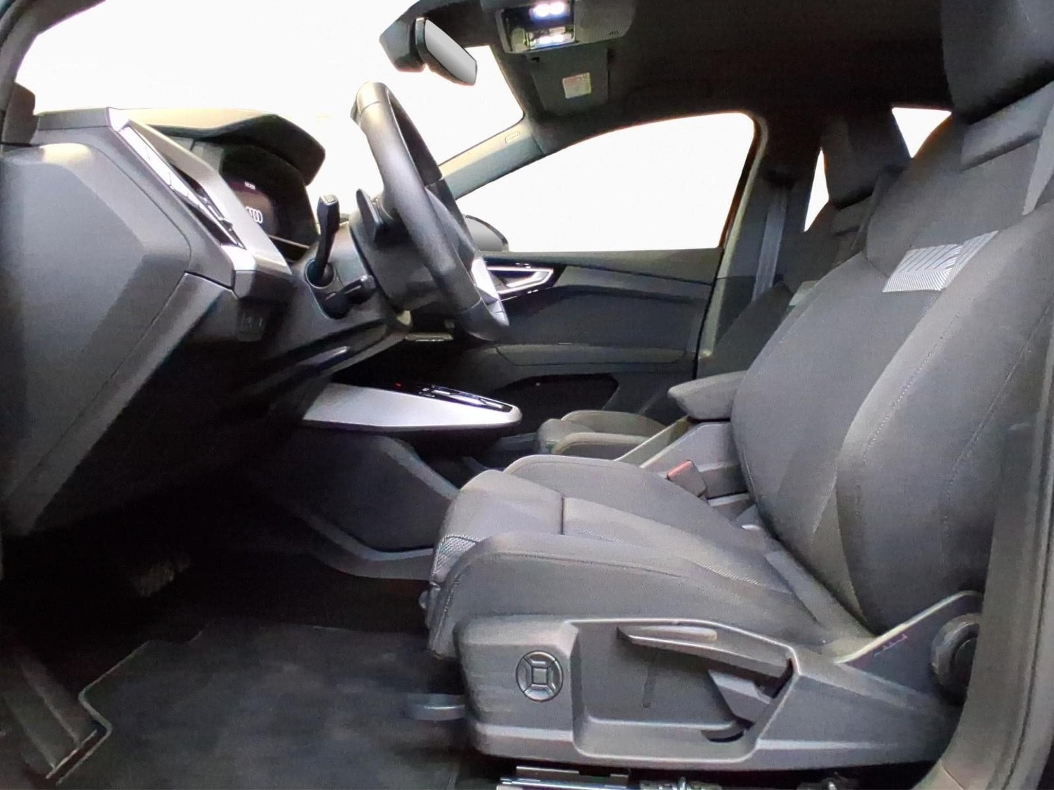 Audi Q4 e-tron SB+35e-tron+P.Business+P.Confort+P.Smartphone+Navi+LM19 (2025) - Photo 5