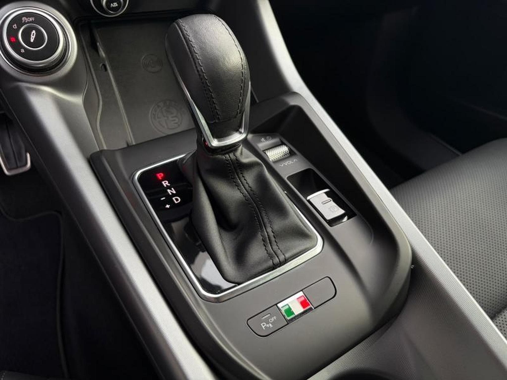 Alfa-Romeo Tonale 1.5L 159CH Harman Kardon/Cam 360 / (2023) - Foto 8