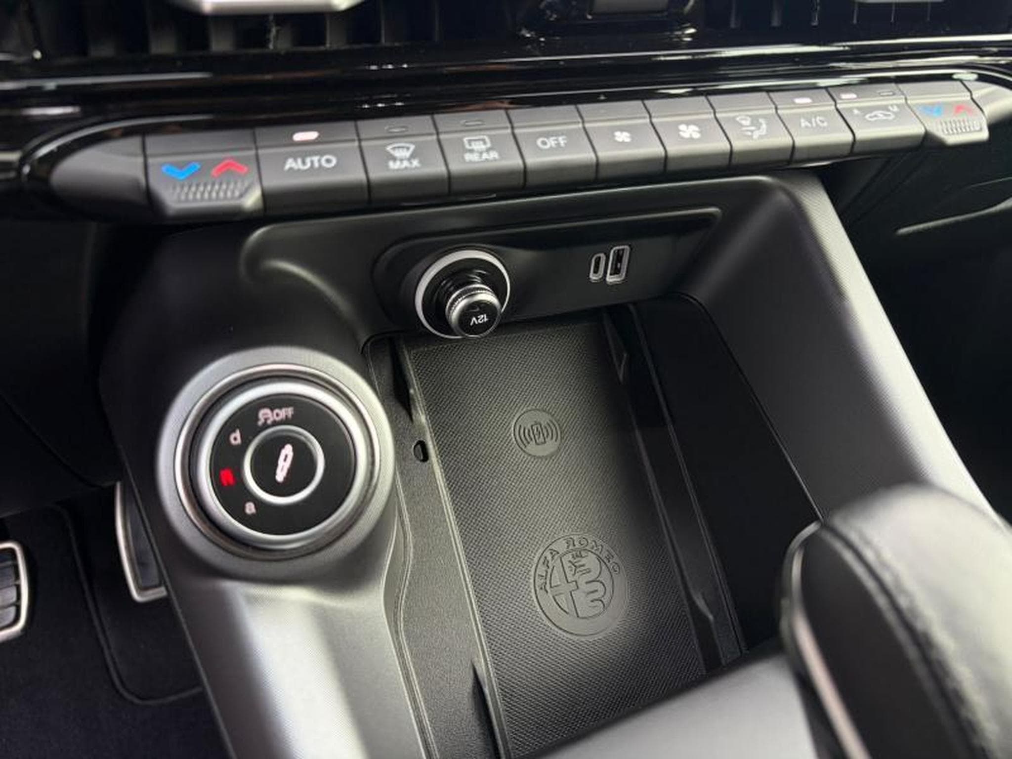 Alfa-Romeo Tonale 1.5L 159CH Harman Kardon/Cam 360 / (2023) - Foto 9