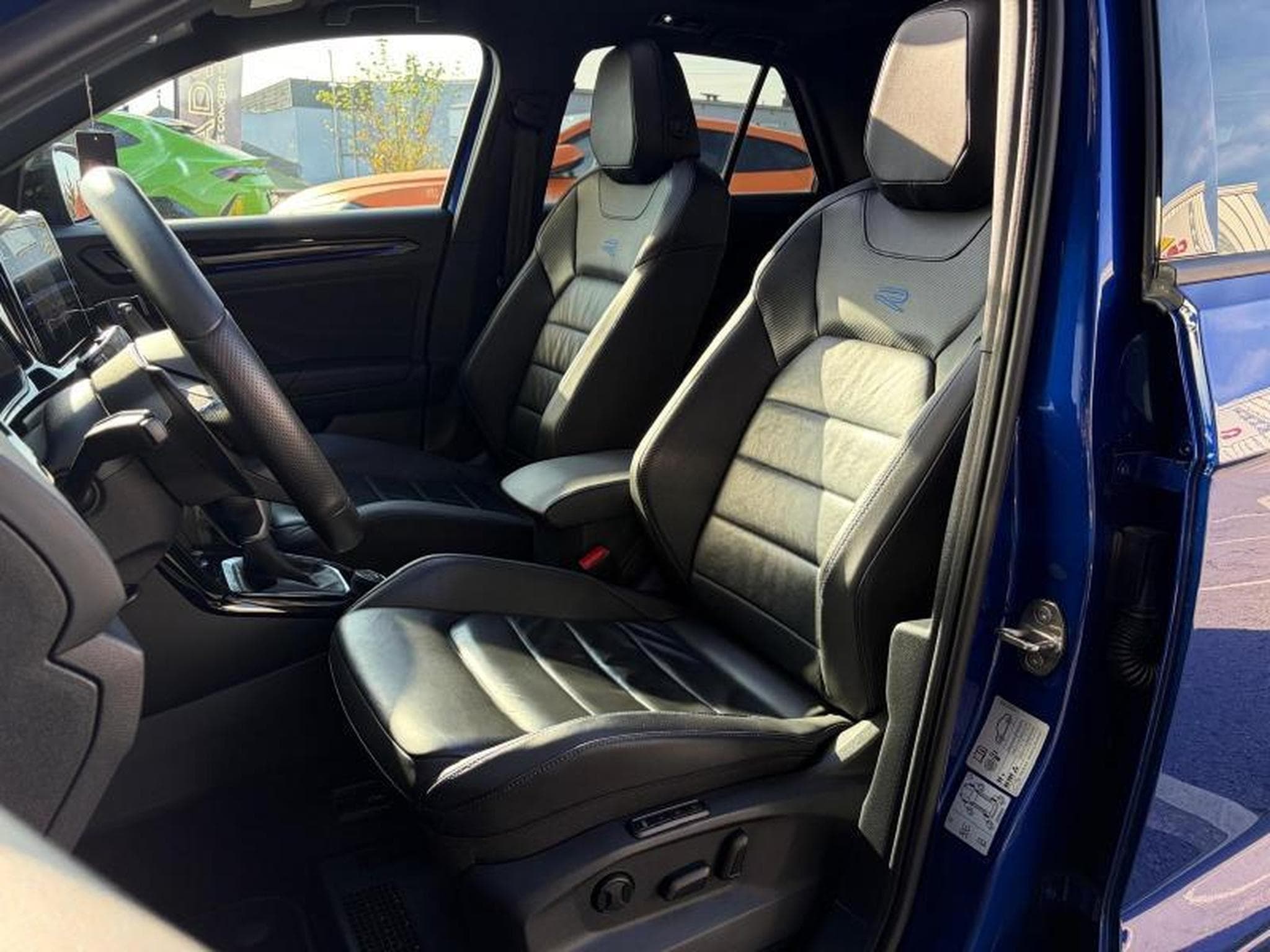 VW T-Roc R 4 MOTION 2.0L TSI 300CV / Facelift / Toit ouvrant / Camera (2022) - Foto 10
