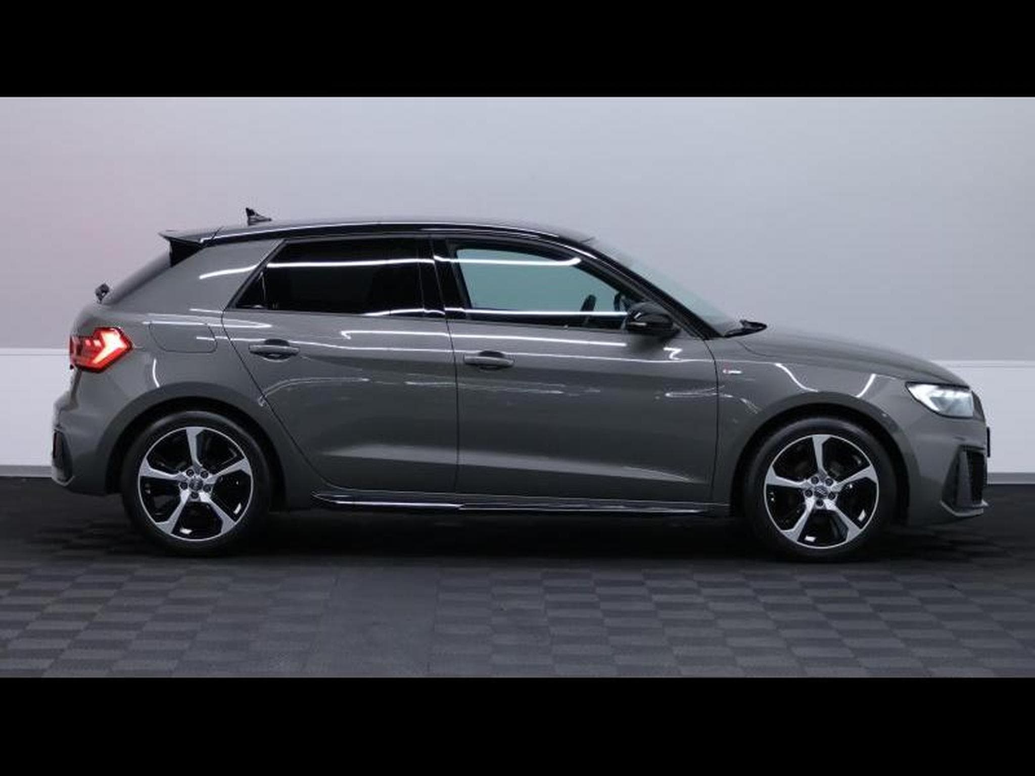 Audi A1 Sportback 30 TFSI S-Line S-tronic (2020) - Photo 4