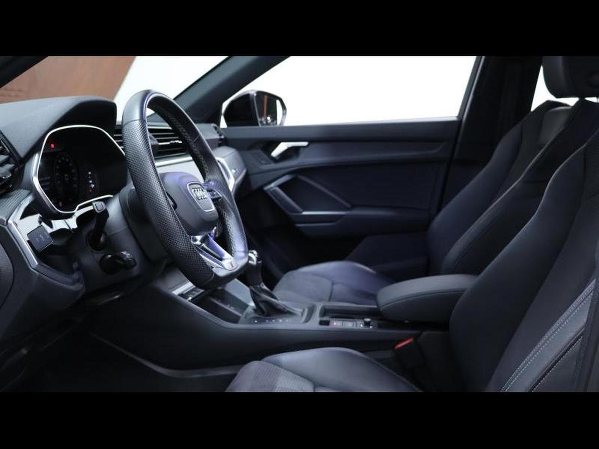 Audi Q3 35 TFSI 150 S-Line S-tronic (2022) - Photo 16