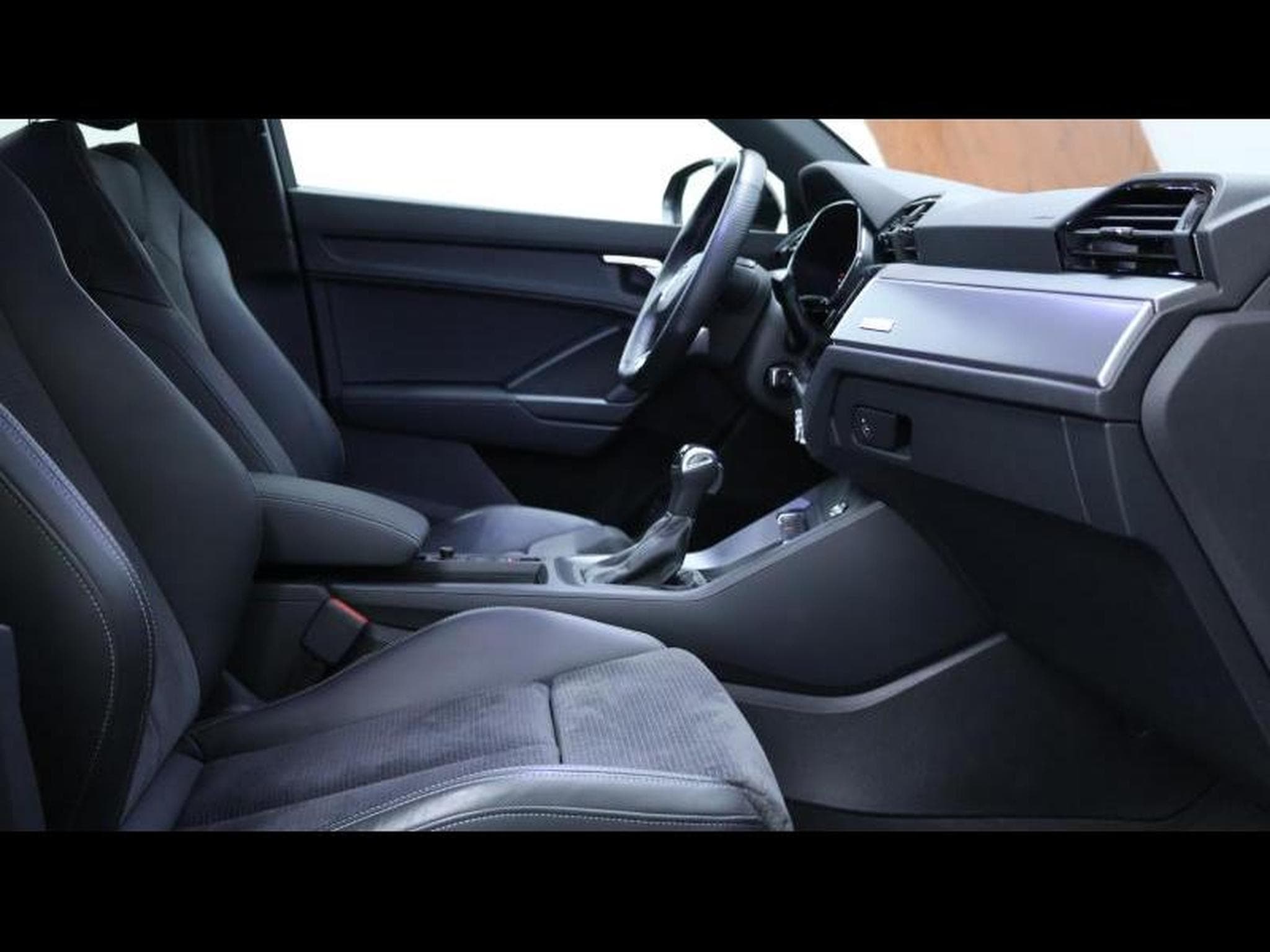 Audi Q3 35 TFSI 150 S-Line S-tronic (2022) - Photo 12
