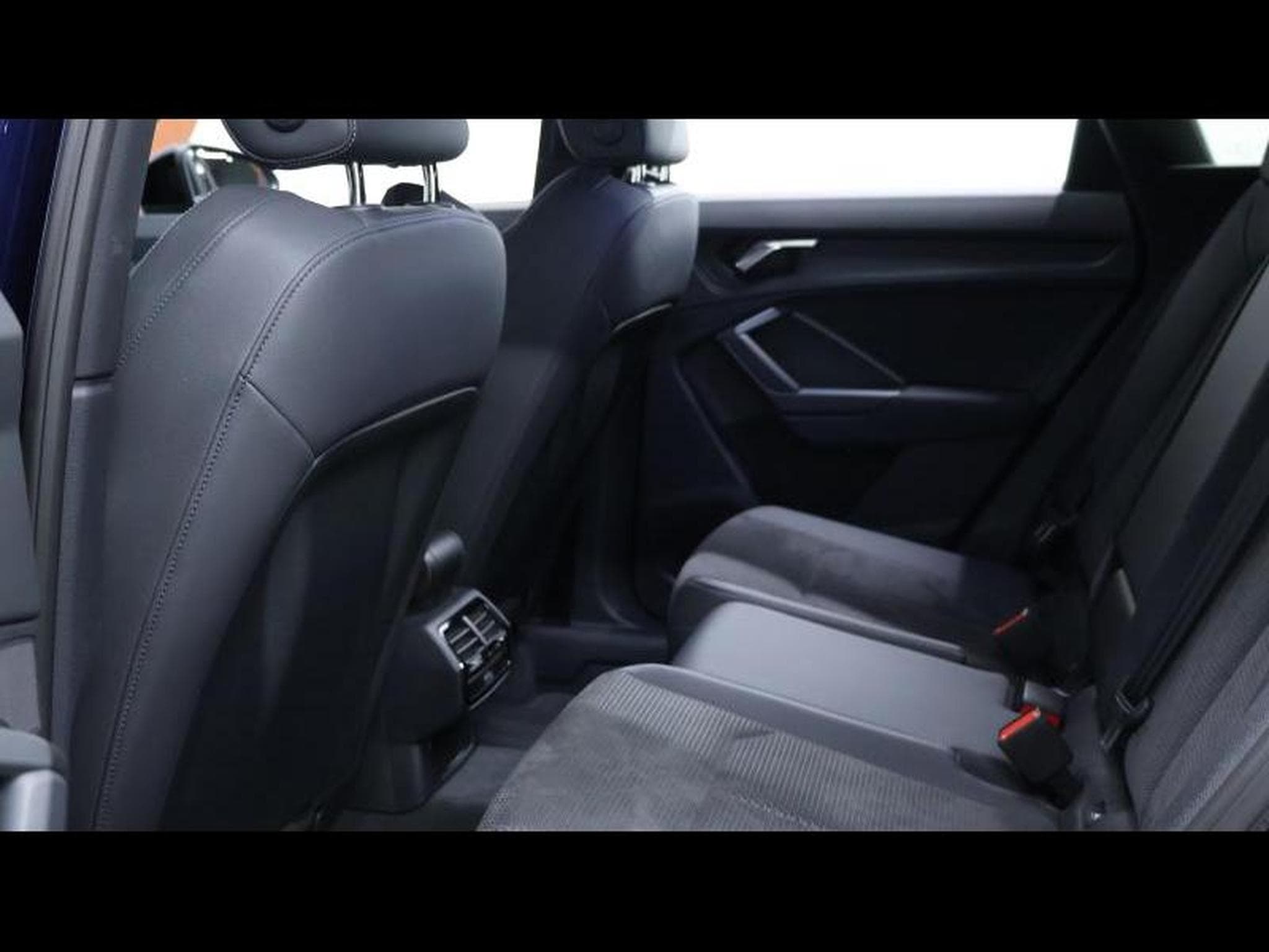 Audi Q3 35 TFSI 150 S-Line S-tronic (2022) - Photo 18