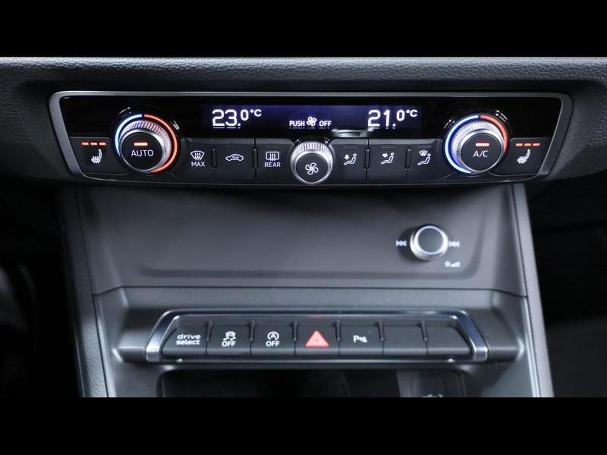 Audi Q3 35 TFSI 150 S-Line S-tronic (2022) - Photo 28