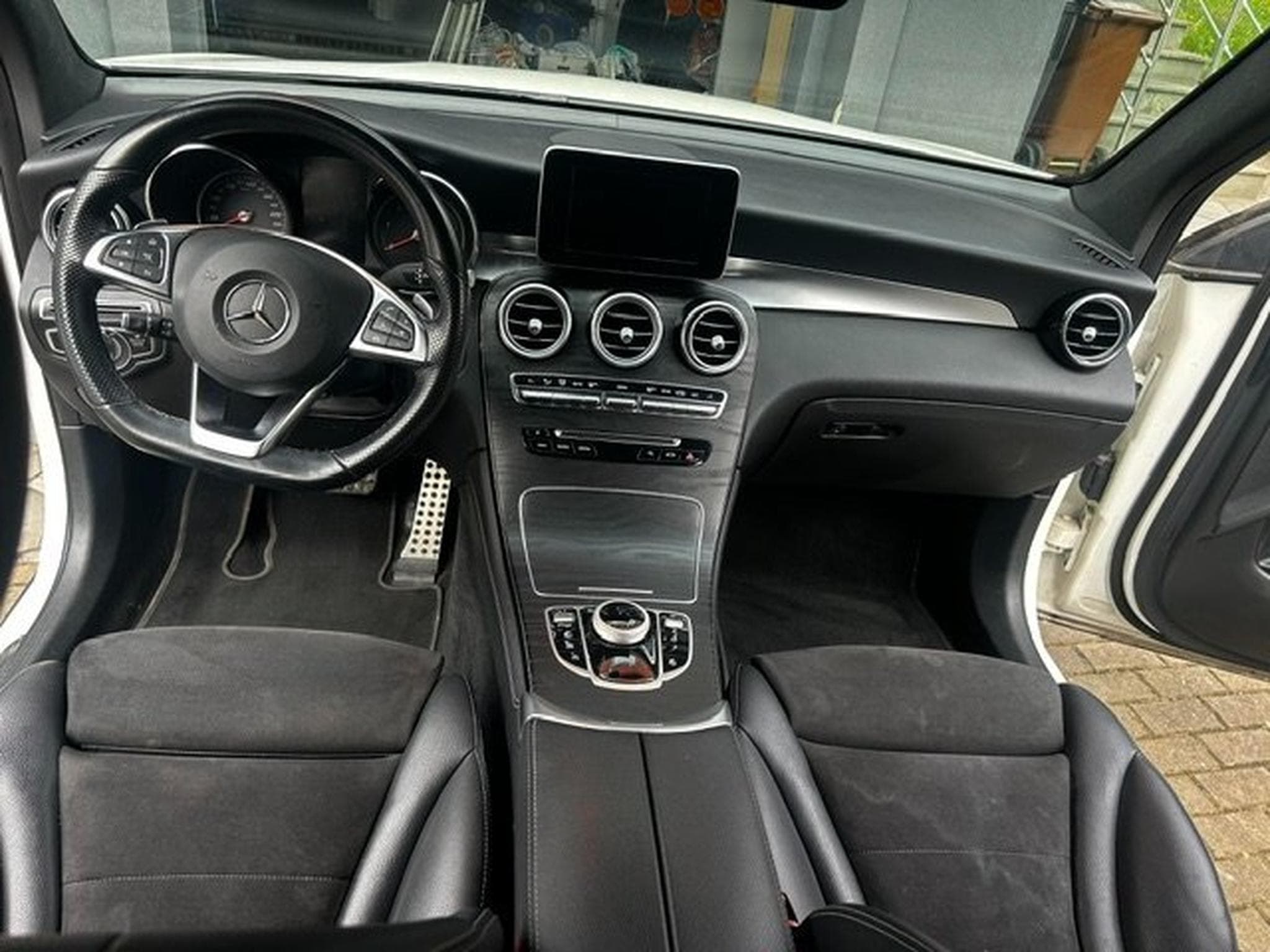 Mercedes GLC 250 AMG 4 MATIC (2019) - Photo 15