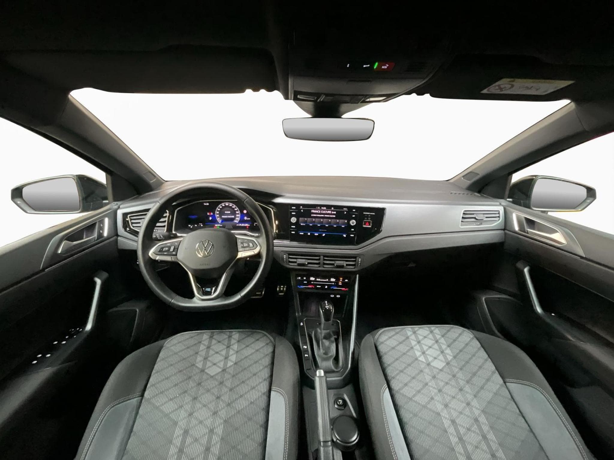 VW Polo R-Line+DSG+P.Assistance+P.Lumiere+DAB+Led (2025) - Photo 2