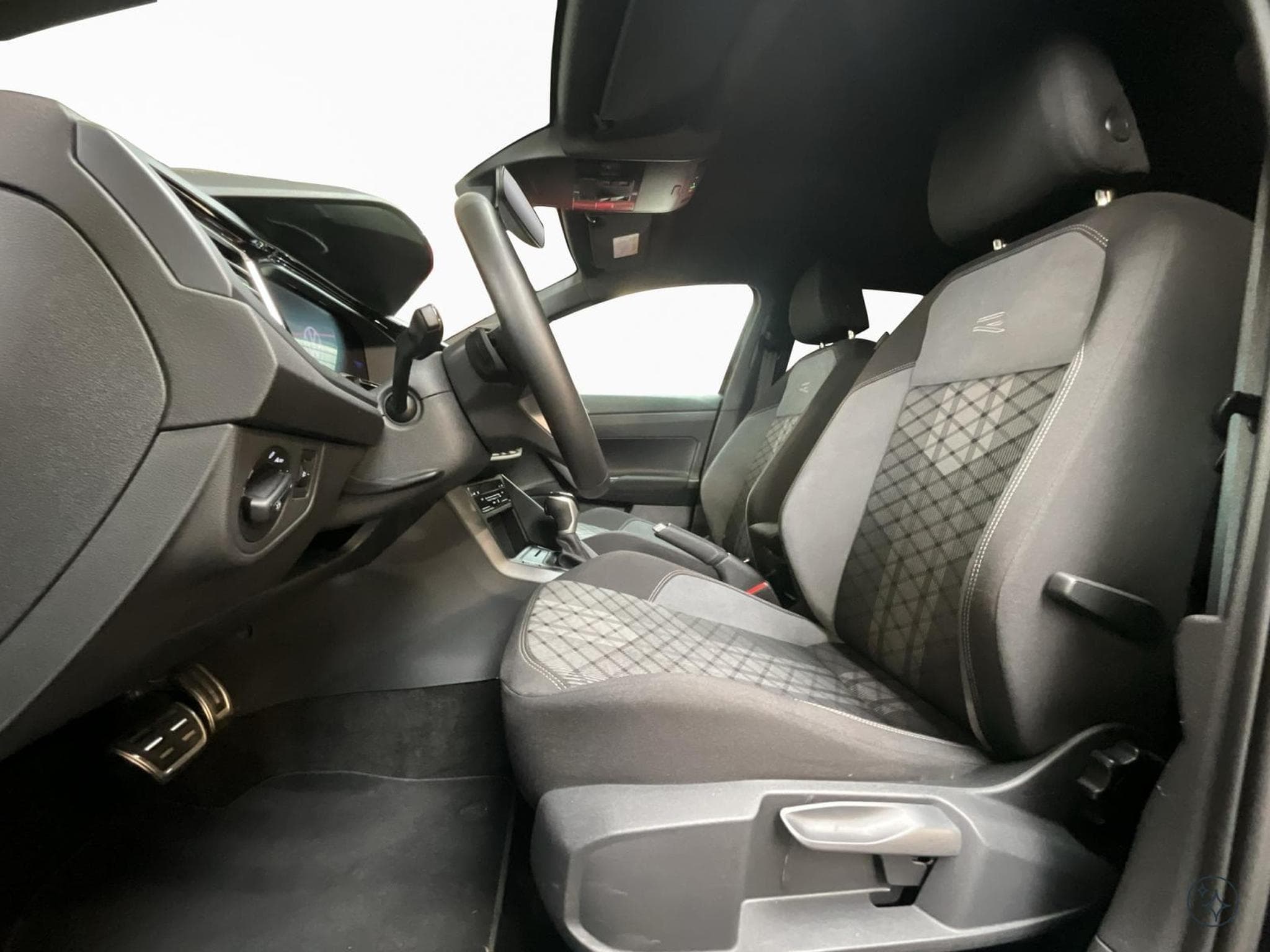 VW Polo R-Line+DSG+P.Assistance+P.Lumiere+DAB+Led (2025) - Photo 9