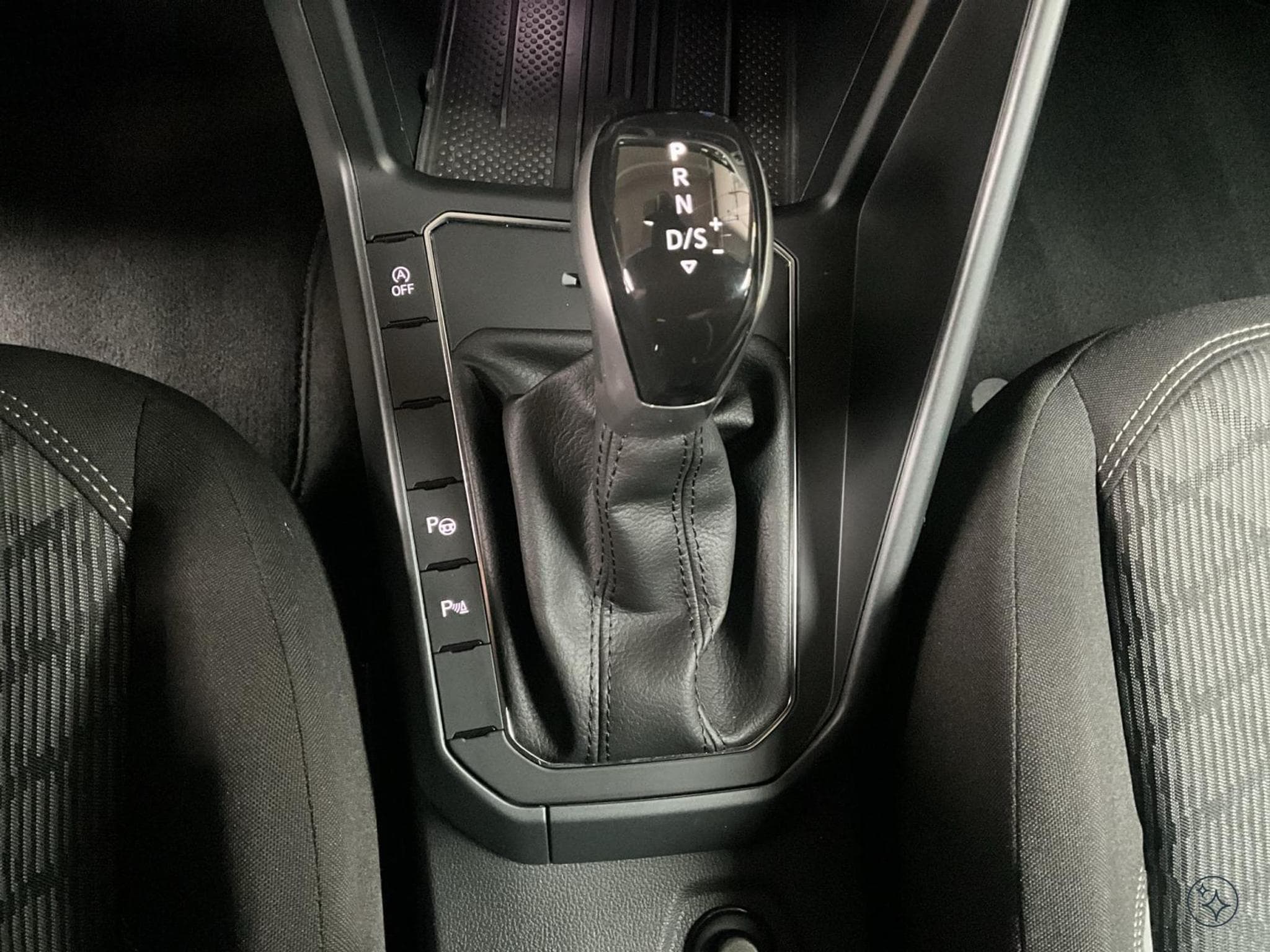 VW Polo R-Line+DSG+P.Assistance+P.Lumiere+DAB+Led (2025) - Photo 12